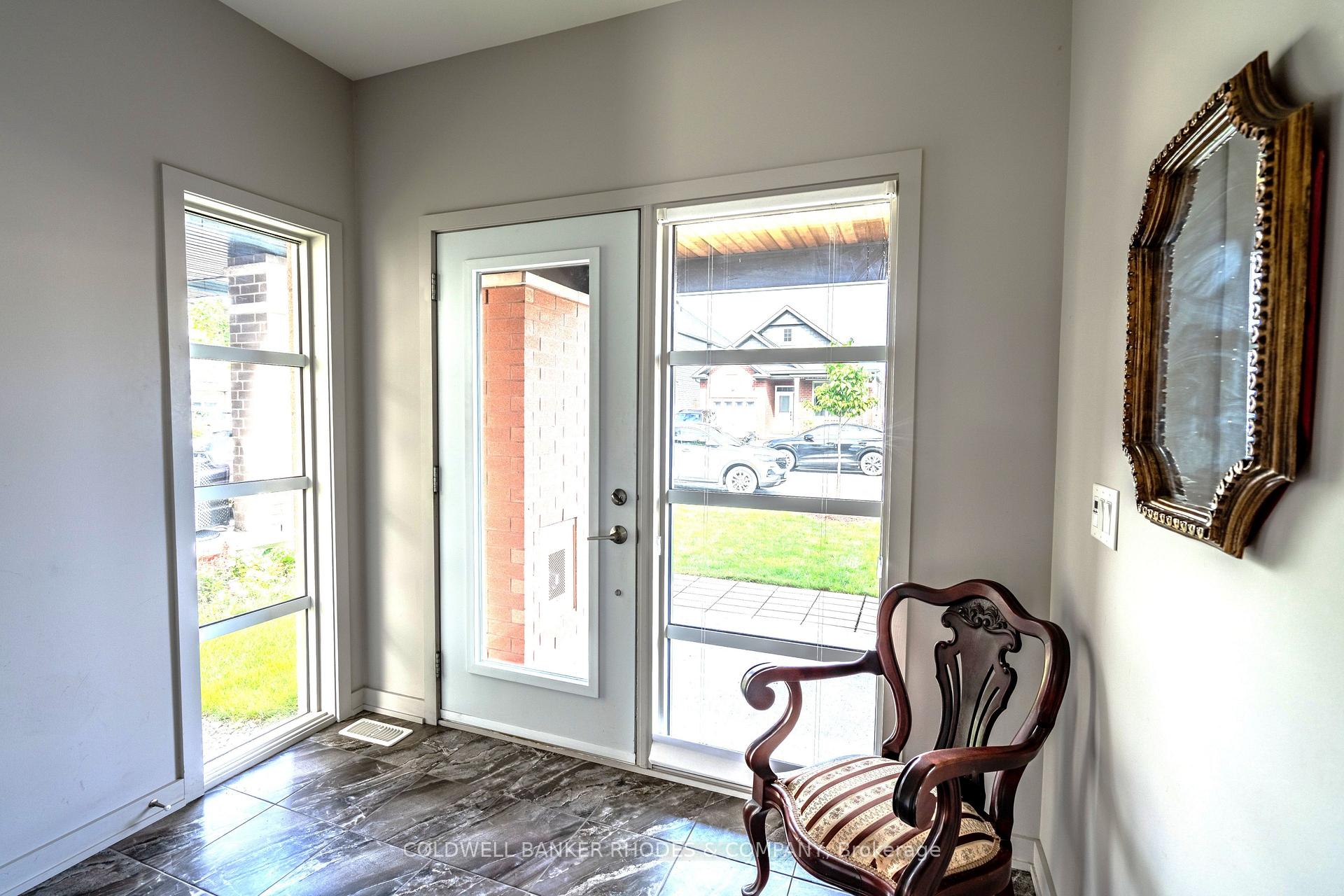 Photo 4 of 806 Carnelian Crescent, Ottawa, Riverside South/Gloucester Glen — HOMEH
