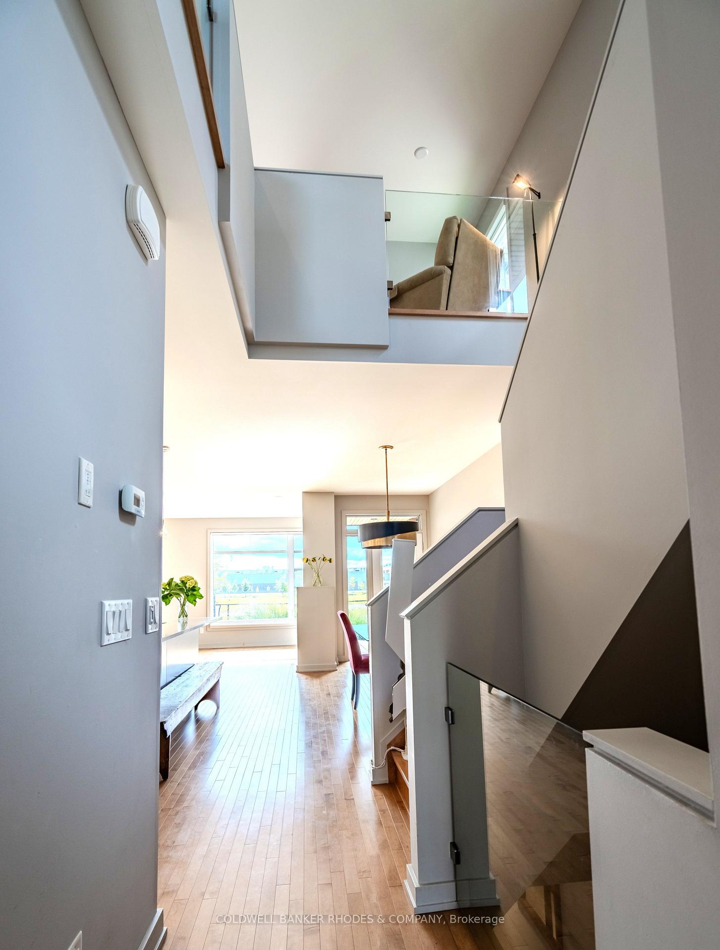 Photo 6 of 806 Carnelian Crescent, Ottawa, Riverside South/Gloucester Glen — HOMEH