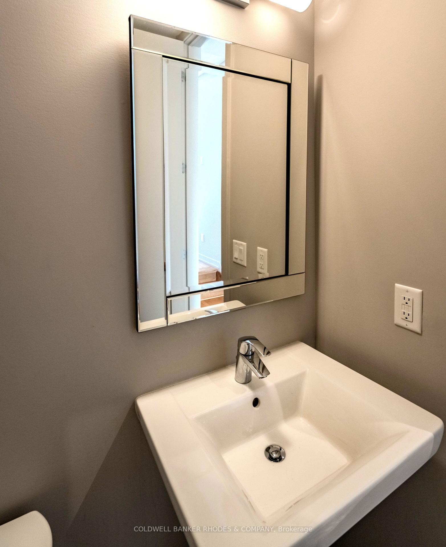 Photo 8 of 806 Carnelian Crescent, Ottawa, Riverside South/Gloucester Glen — HOMEH