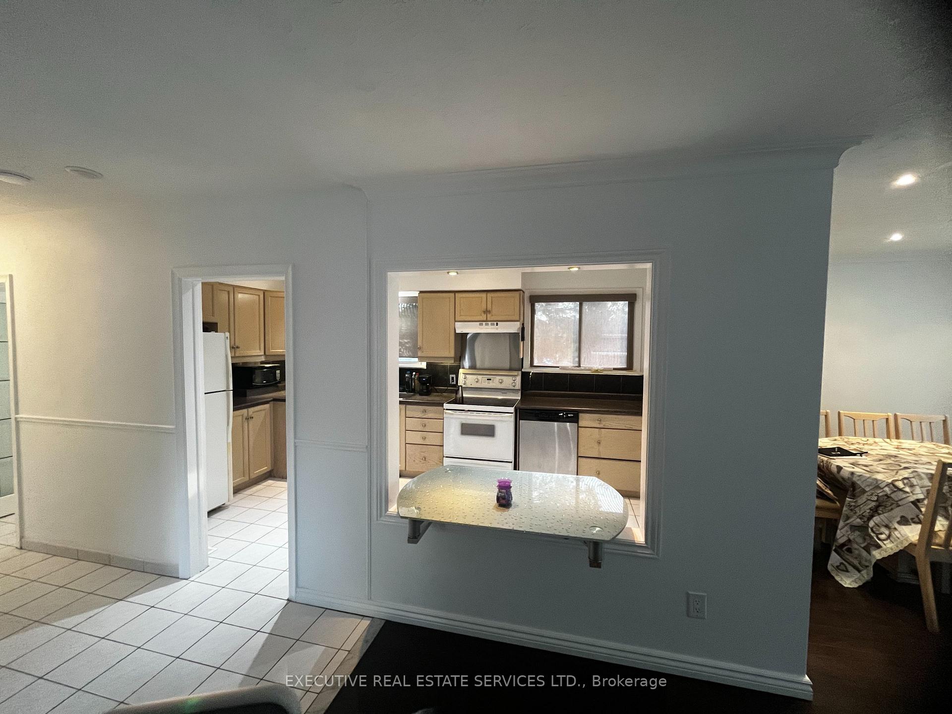 Photo 3 of 41 Ludgate Drive, Etobicoke, Rexdale-Kipling — HOMEH