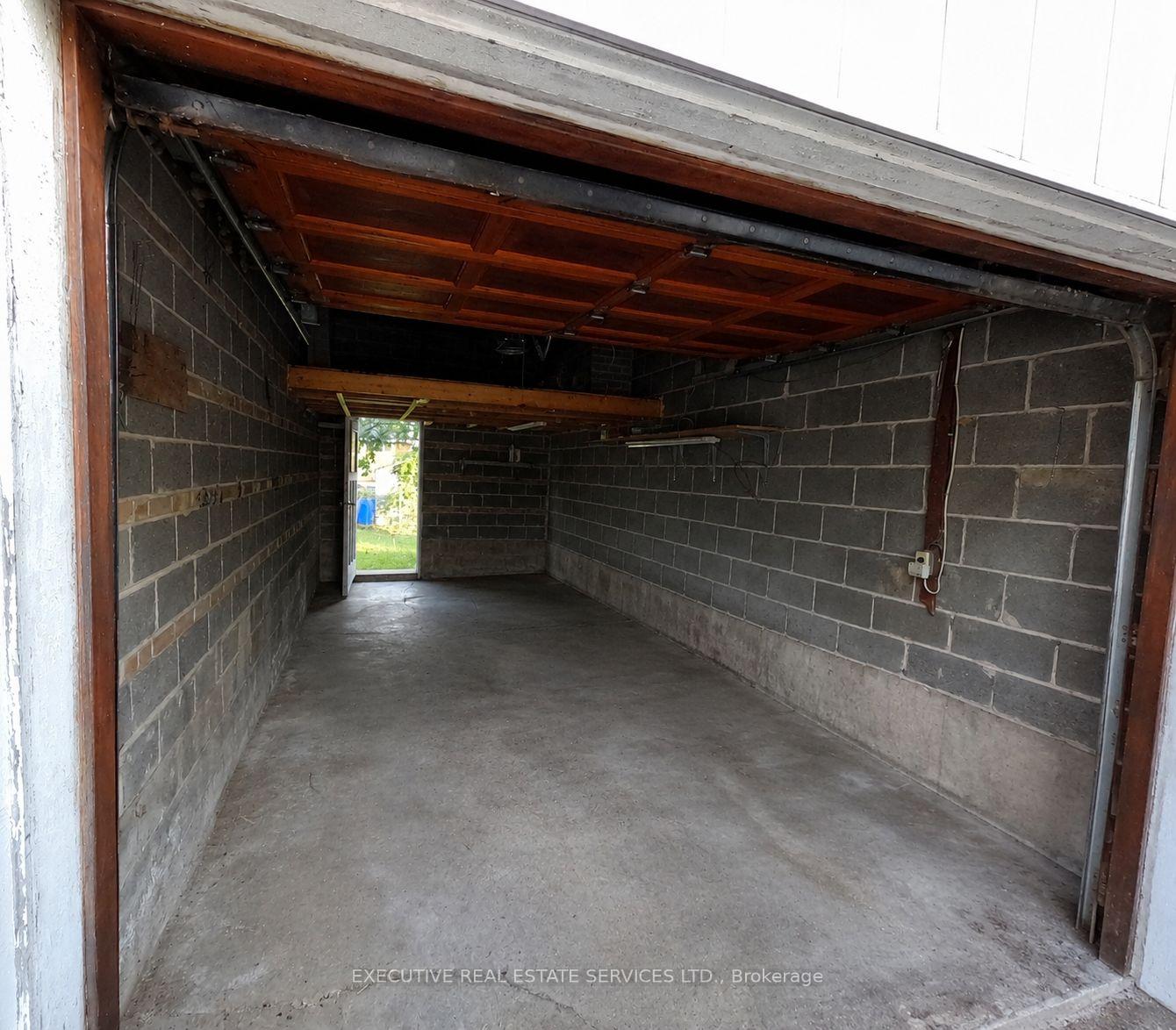 Photo 2 of 41 Ludgate Drive, Etobicoke, Rexdale-Kipling — HOMEH