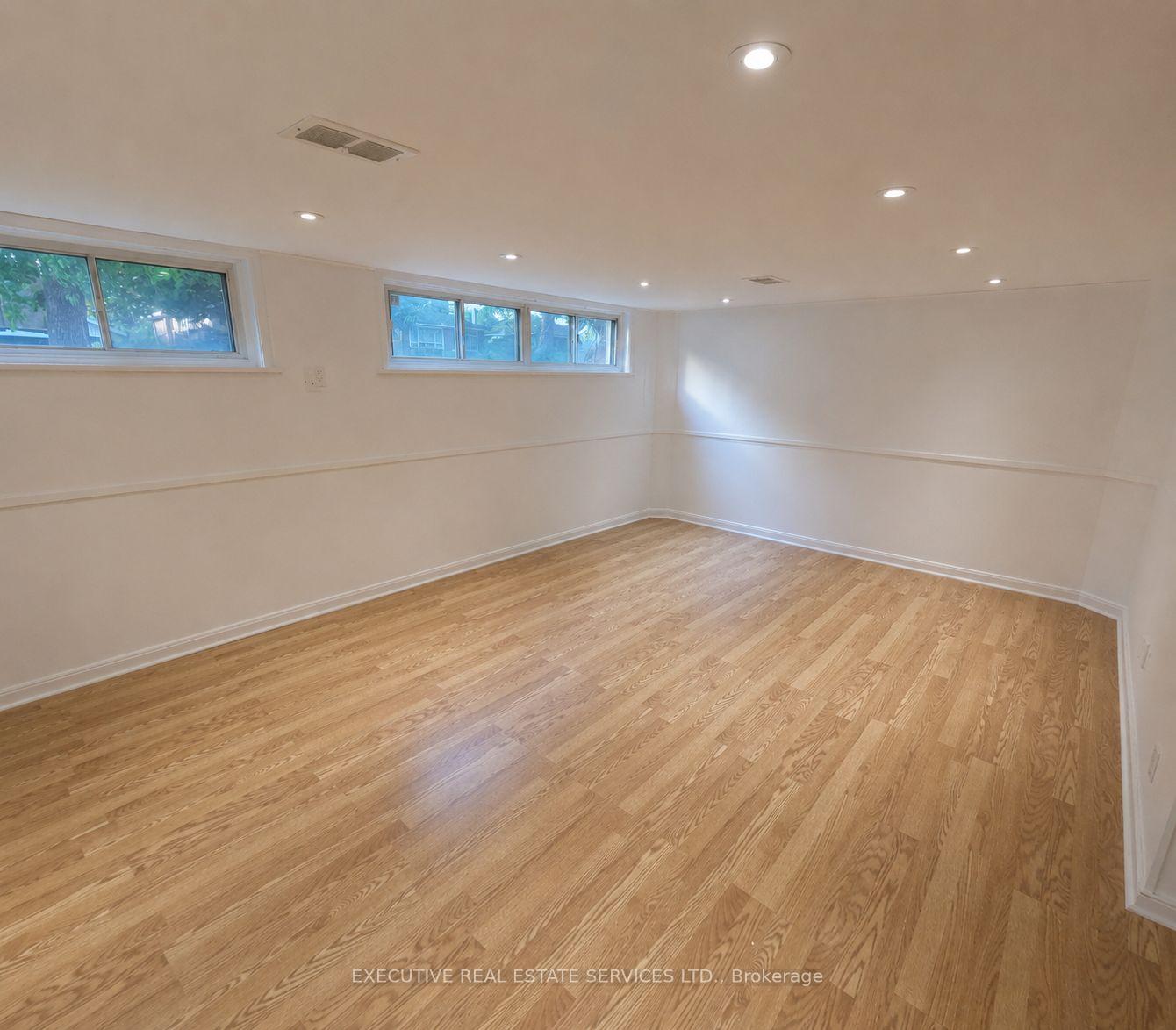 Photo 20 of 41 Ludgate Drive, Etobicoke, Rexdale-Kipling — HOMEH