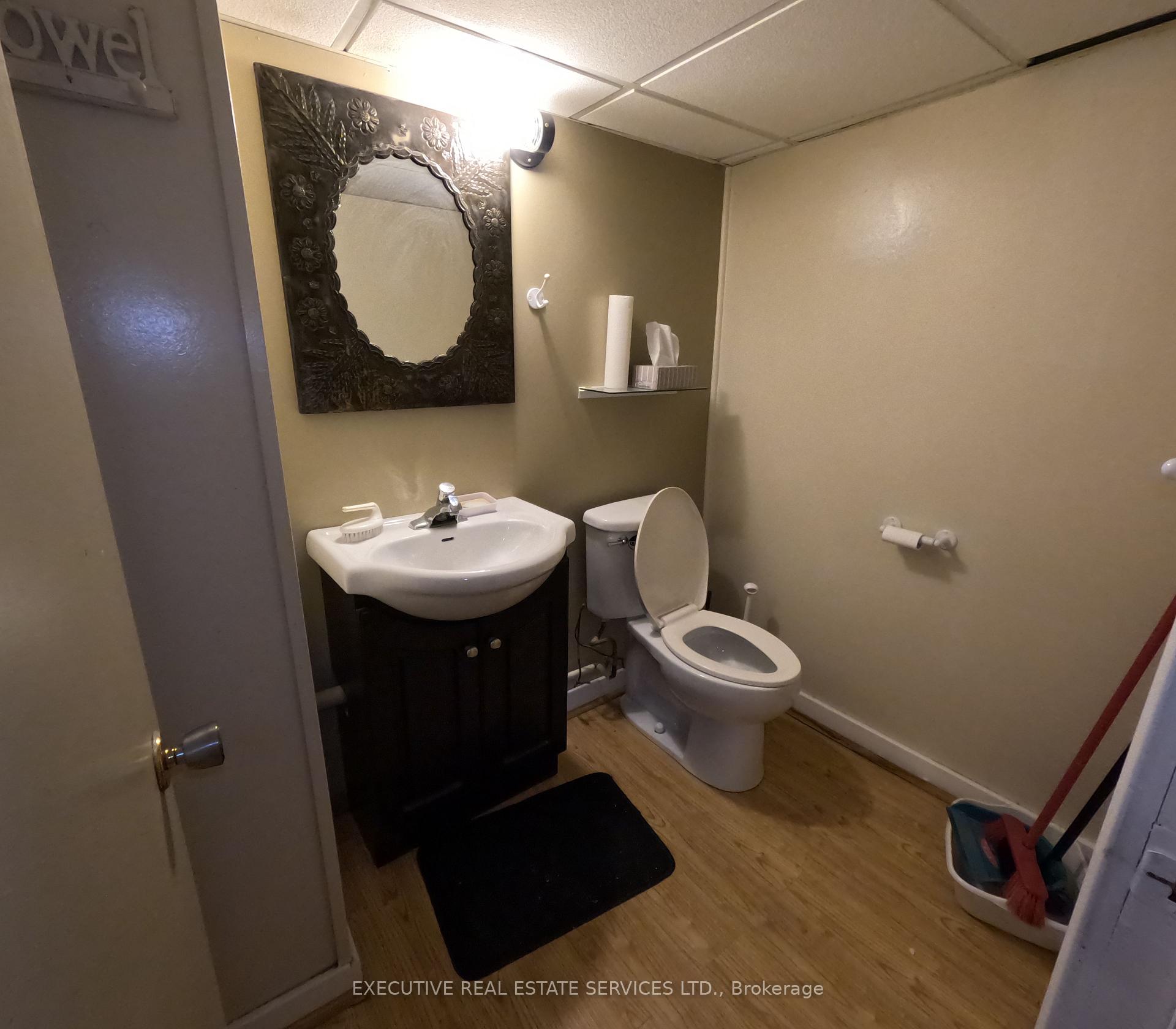 Photo 21 of 41 Ludgate Drive, Etobicoke, Rexdale-Kipling — HOMEH