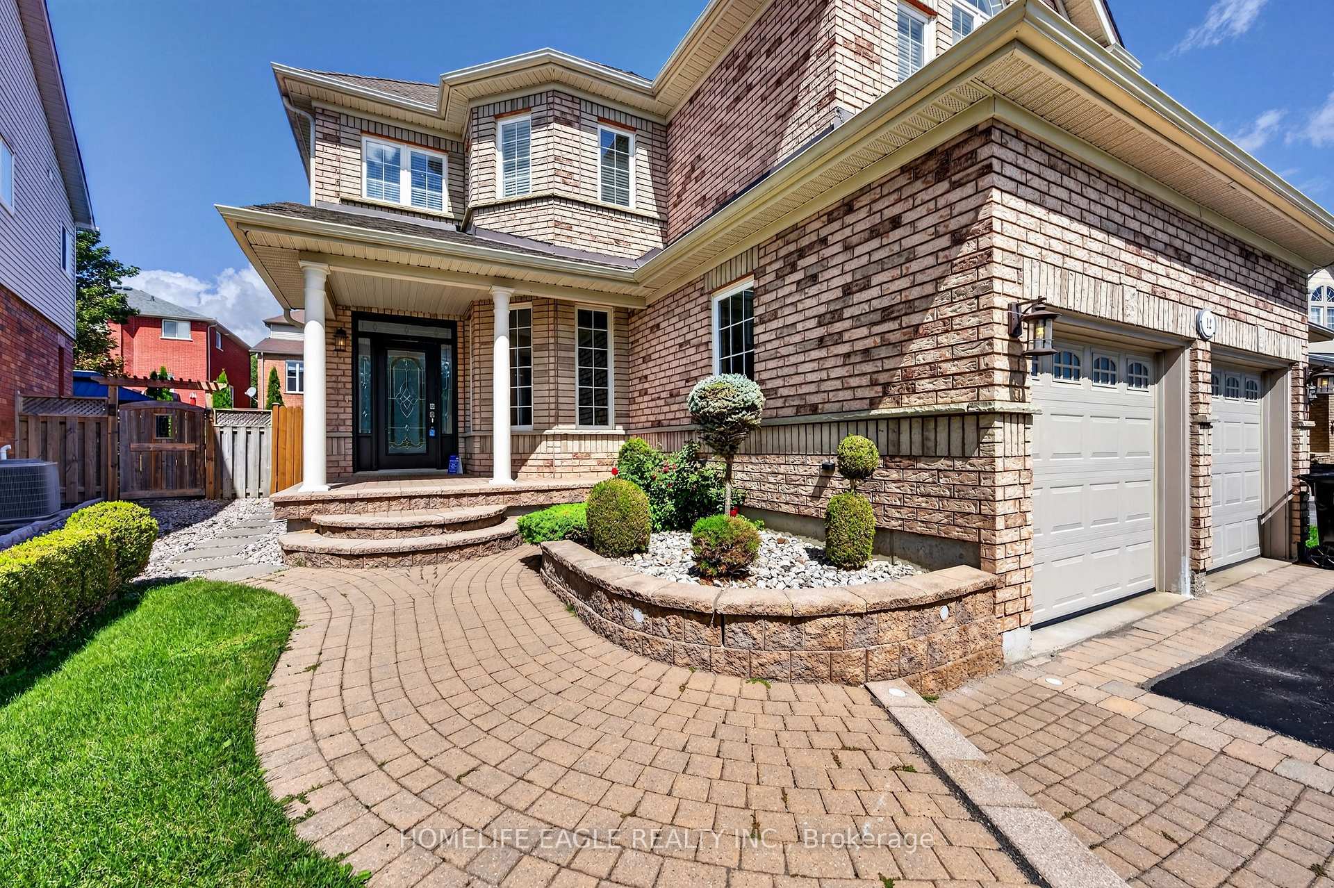 Photo 2 of 12 Kensington Trail, Barrie, Innis-Shore — HOMEH