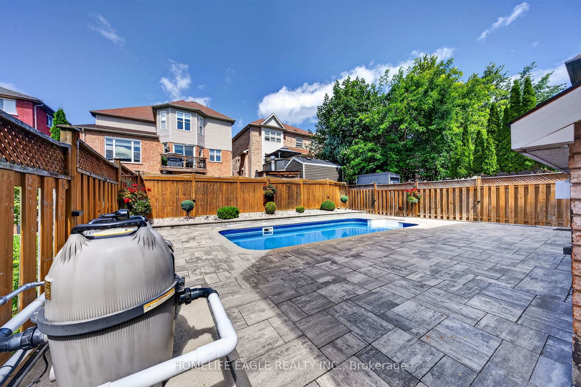 Photo 17 of 12 Kensington Trail, Barrie, Innis-Shore — HOMEH