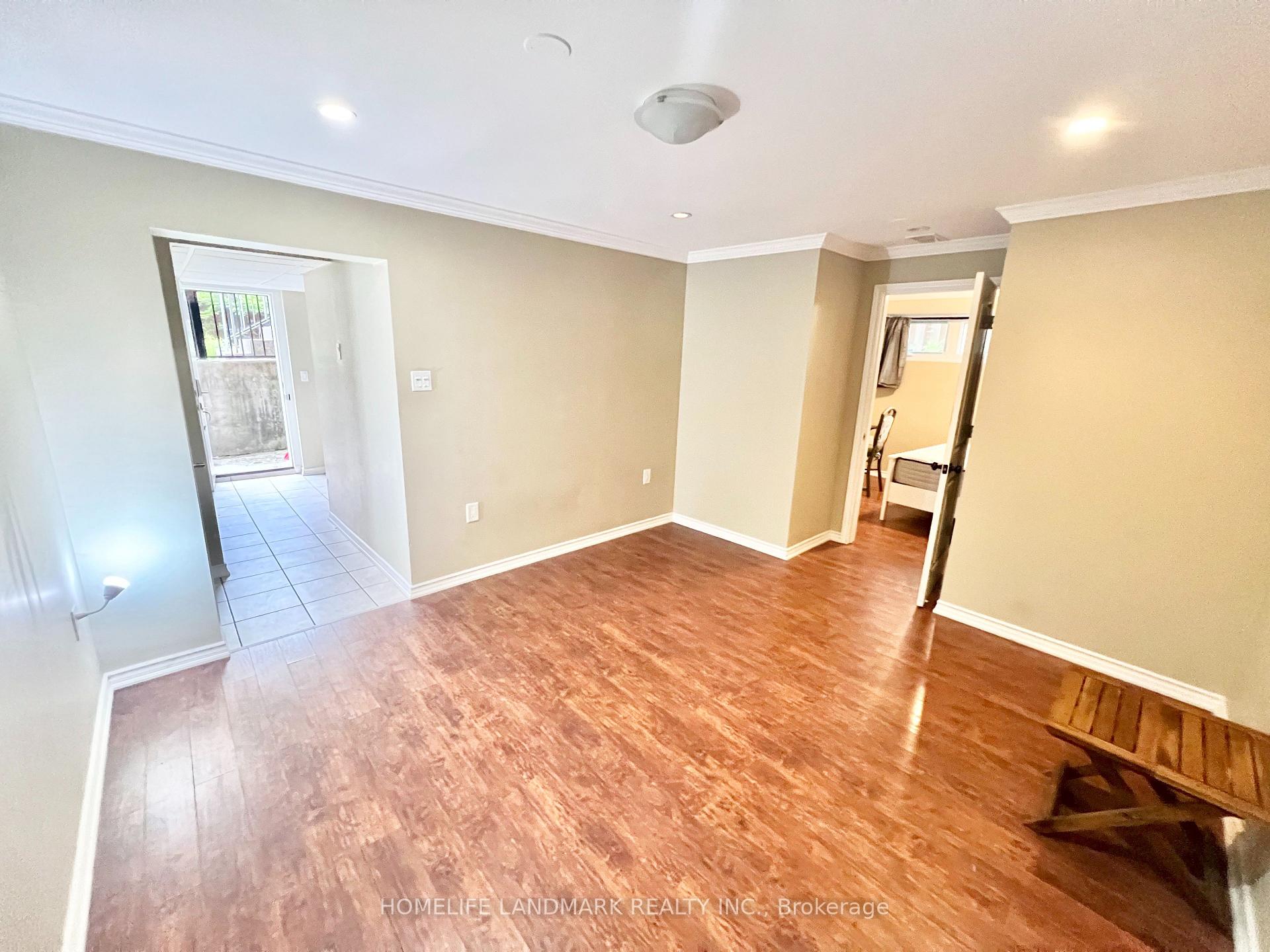 Photo 6 of 159 Cocksfield Avenue, North York, Bathurst Manor — HOMEH
