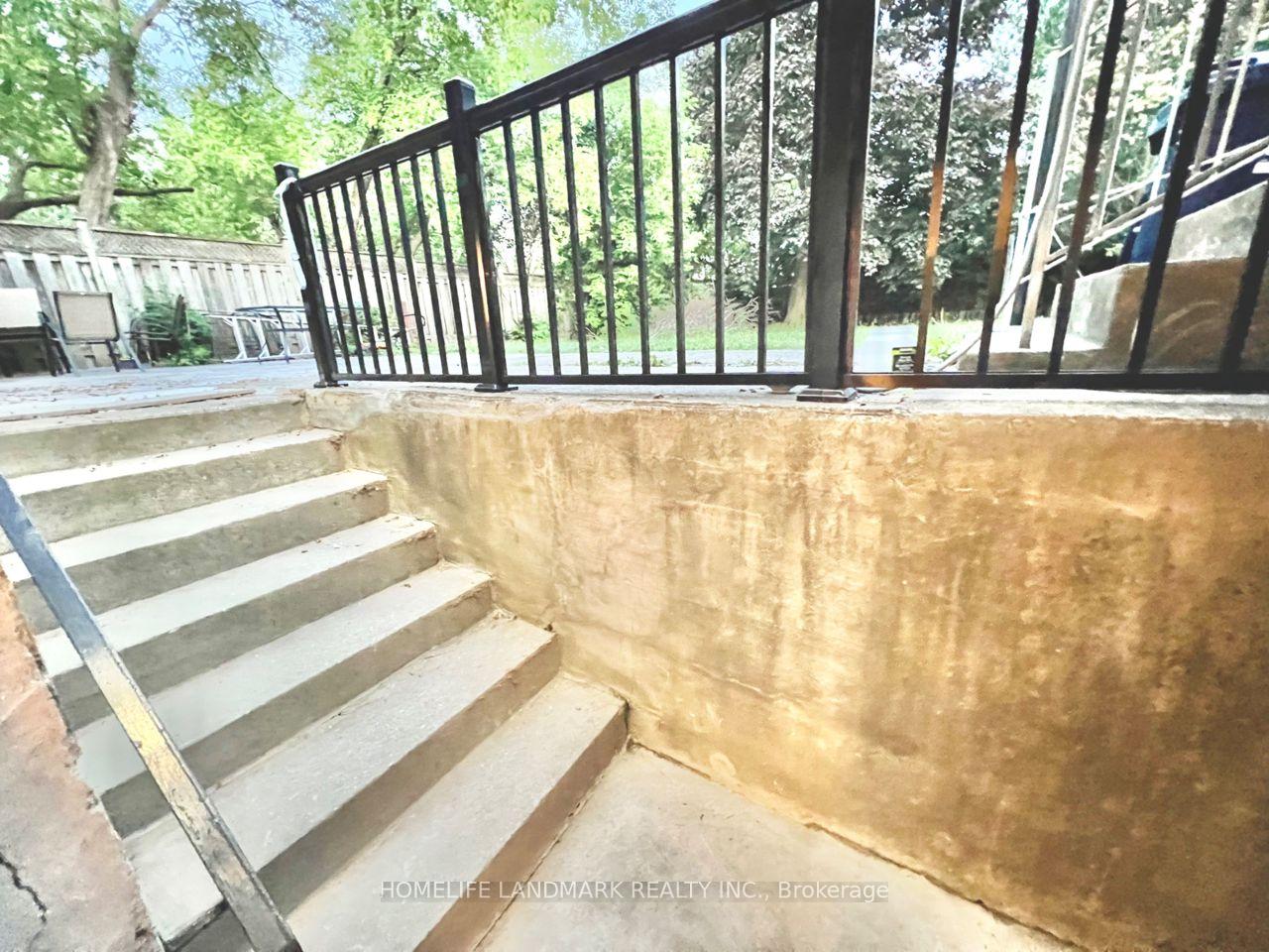 Photo 18 of 159 Cocksfield Avenue, North York, Bathurst Manor — HOMEH