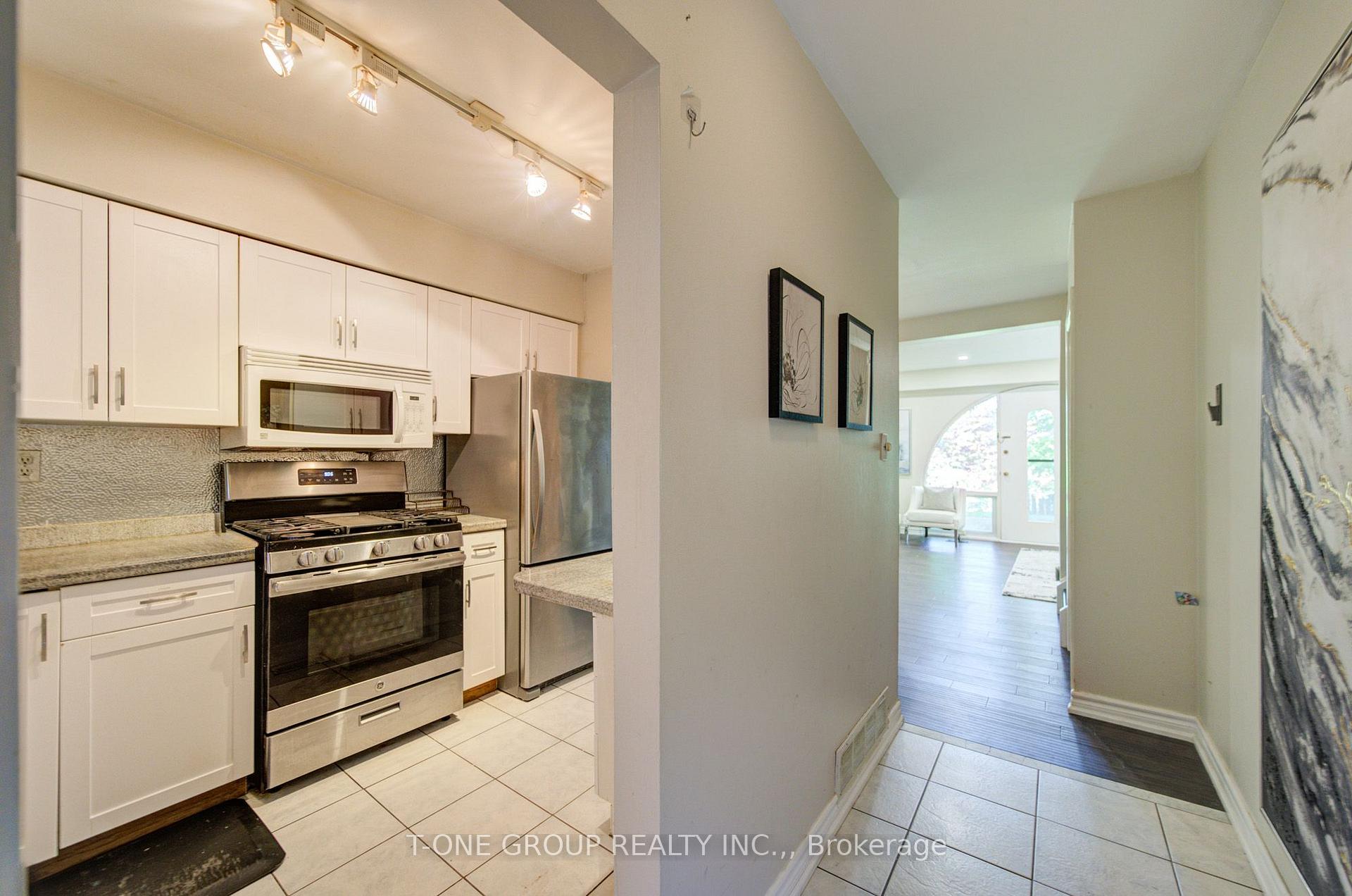 Photo 3 of Unit 94, 6 Esterbrooke Avenue, North York, Don Valley Village — HOMEH