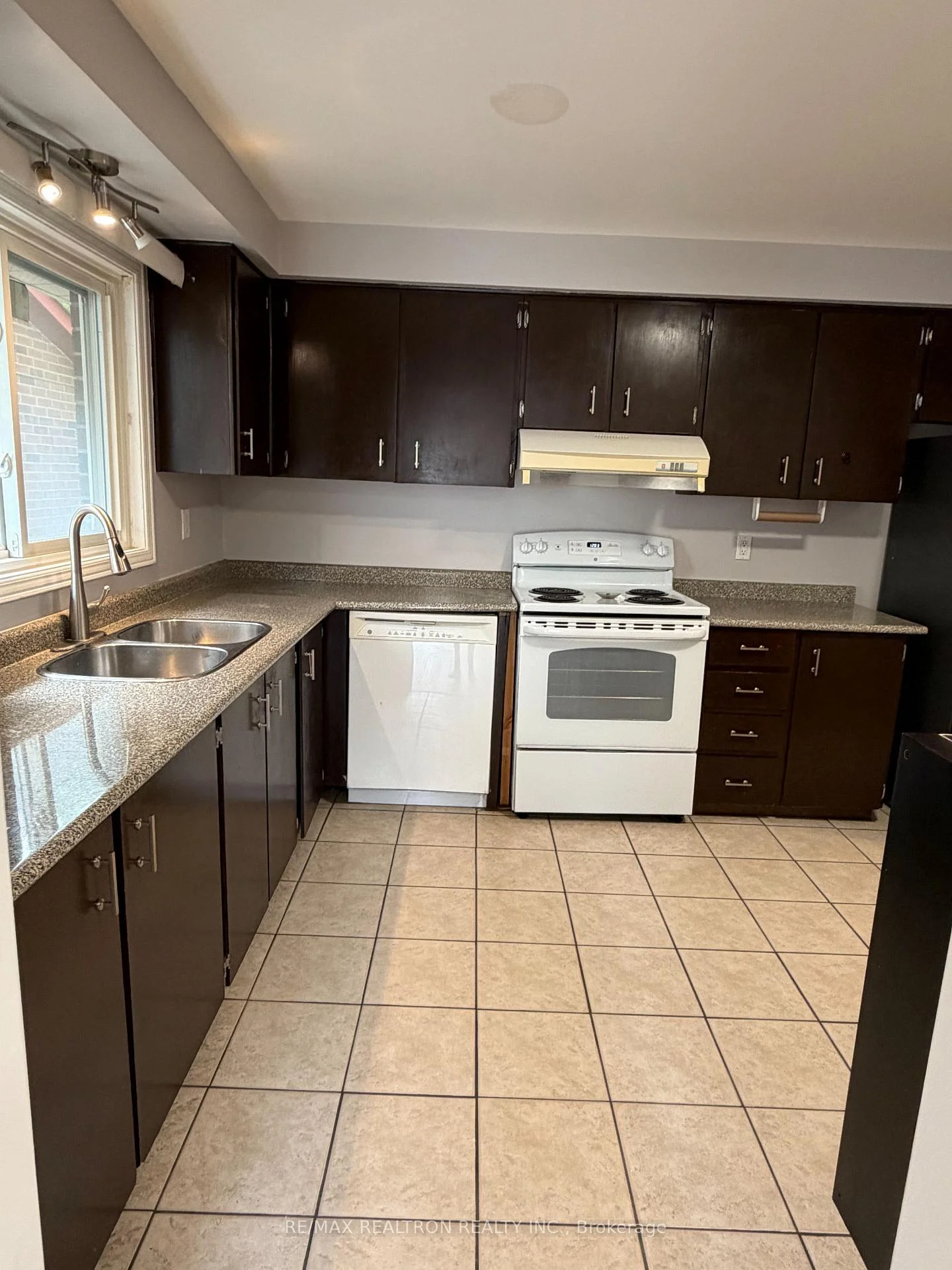 Photo 6 of Unit Main, 148 Grenbeck Drive, Scarborough, Milliken — HOMEH