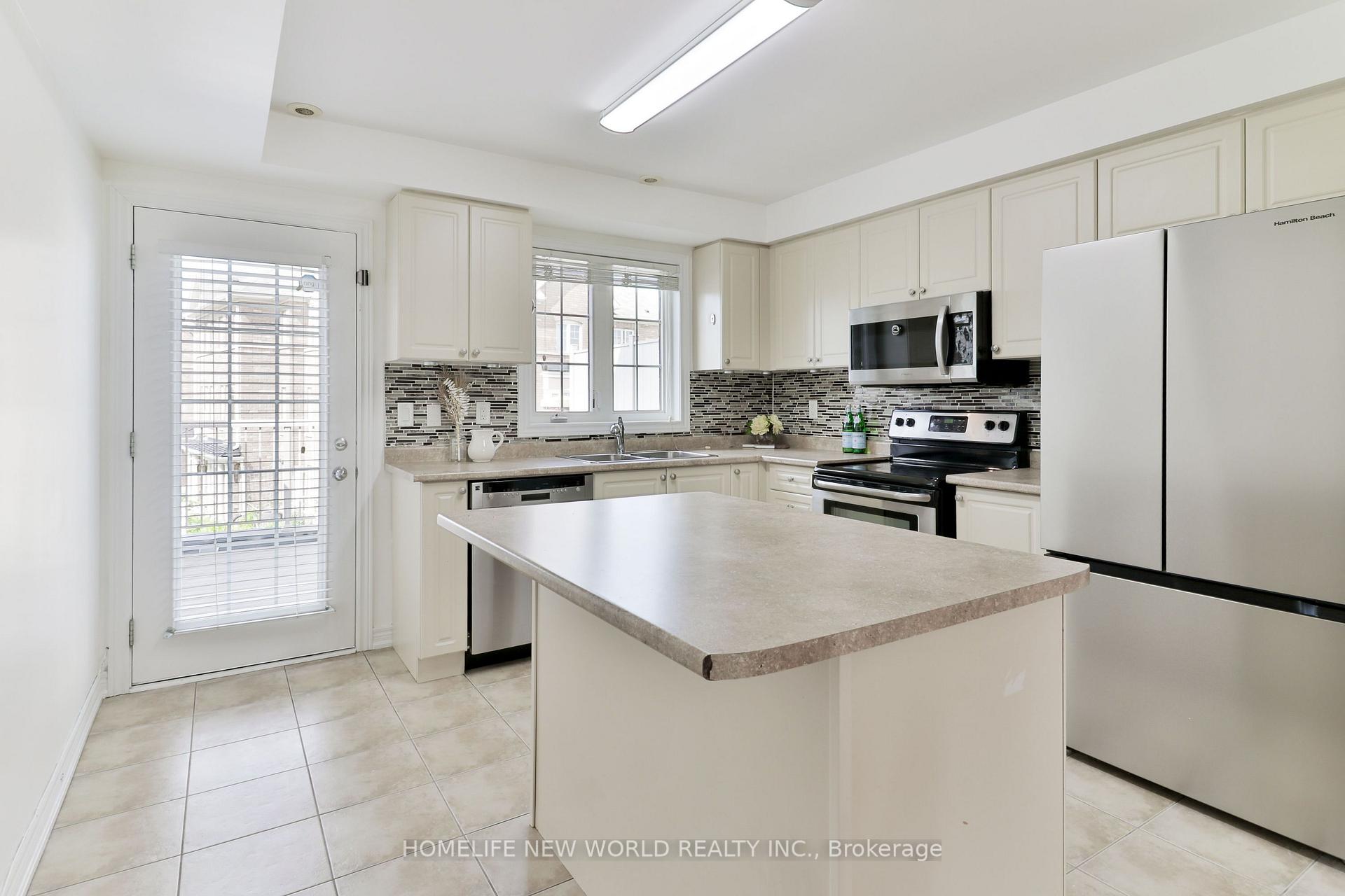 Photo 5 of 10004 McCowan Road, Markham, Berczy — HOMEH
