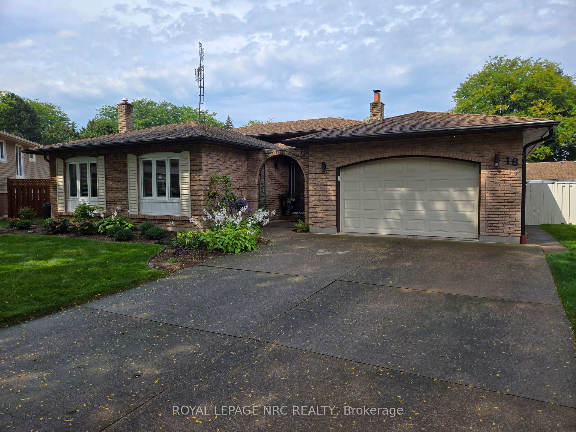 Photo 1 of 18 Deanna Crescent, St. Catharines, Martindale Pond — HOMEH