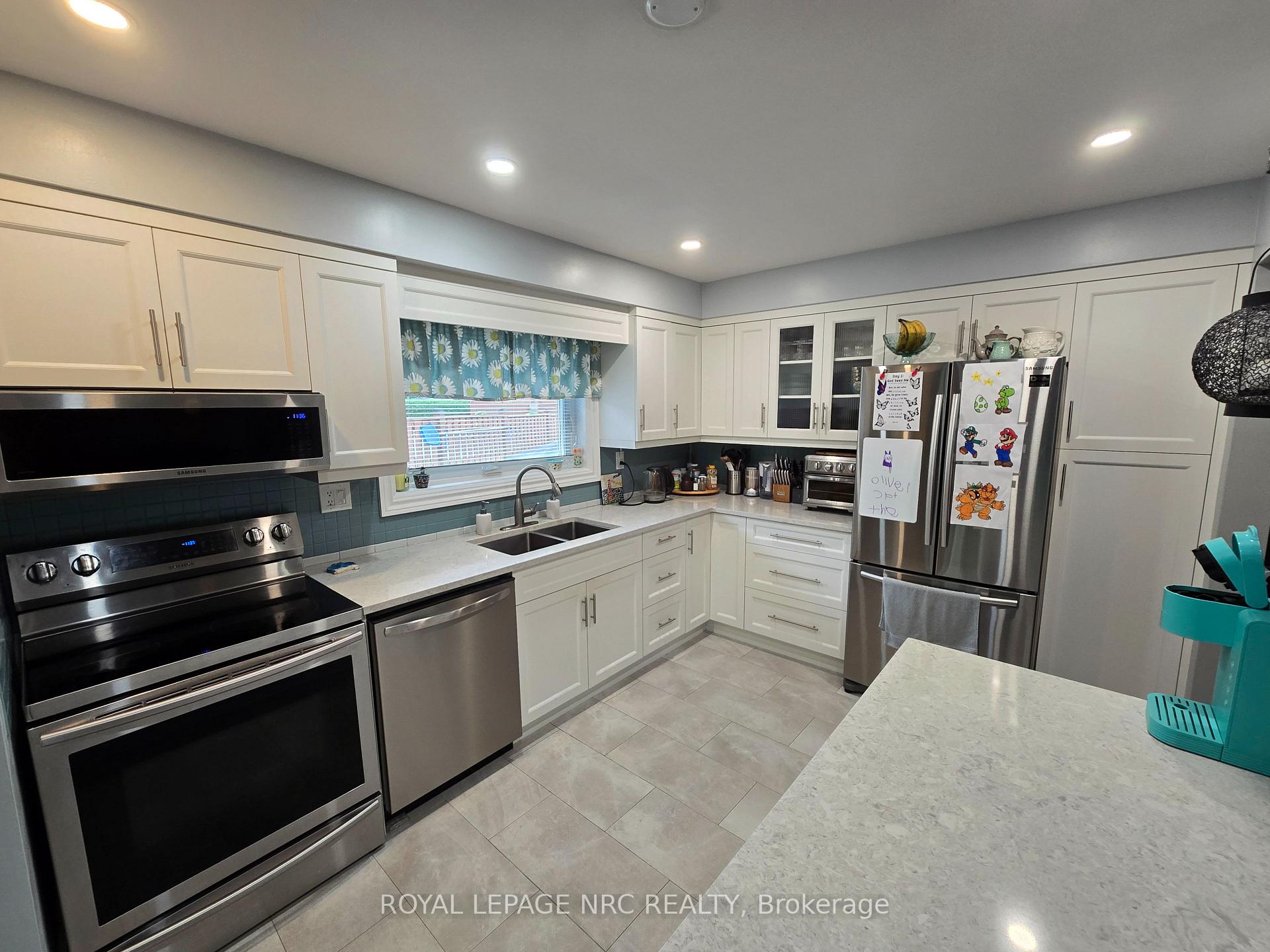 Photo 9 of 18 Deanna Crescent, St. Catharines, Martindale Pond — HOMEH