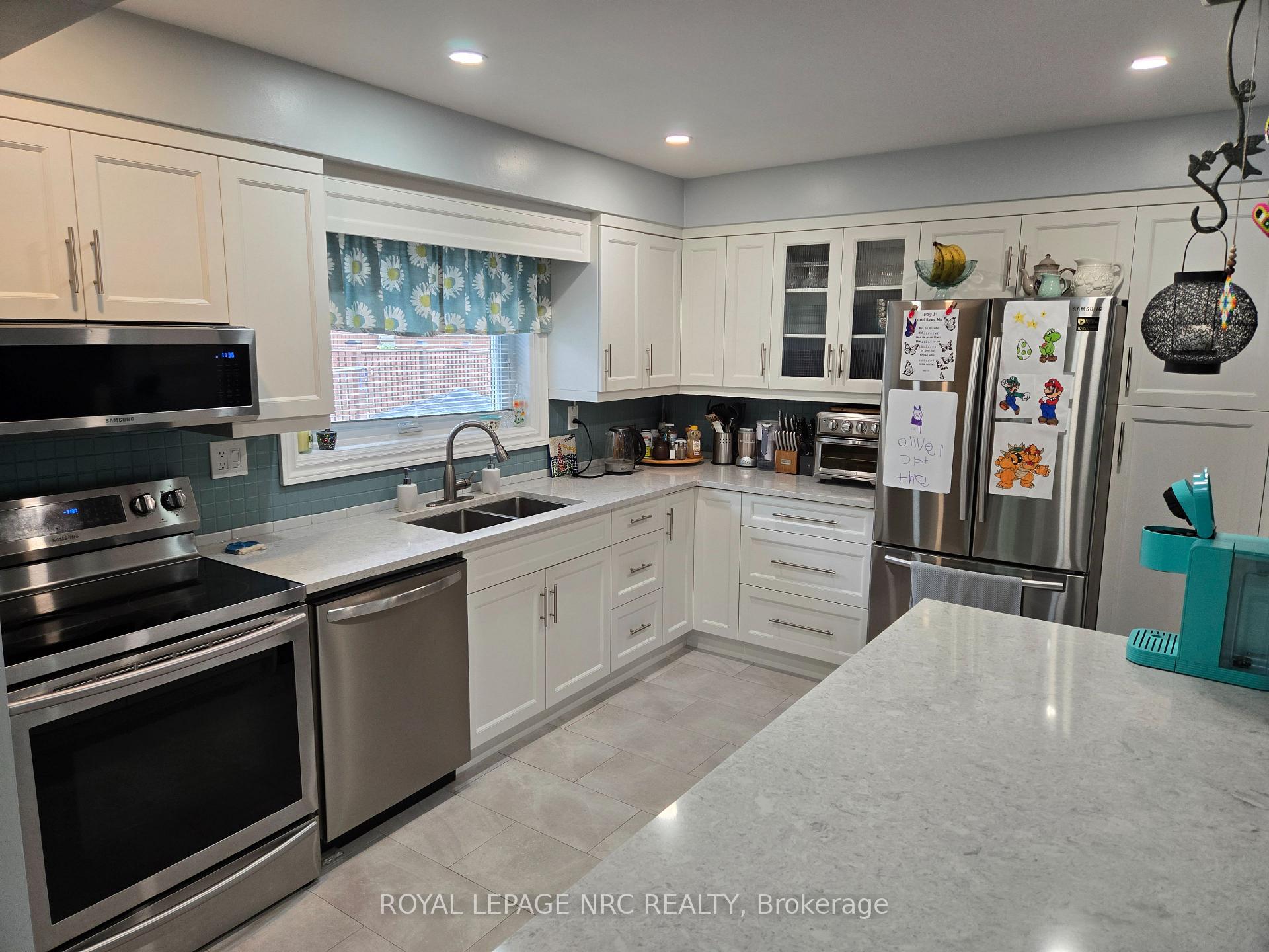 Photo 10 of 18 Deanna Crescent, St. Catharines, Martindale Pond — HOMEH