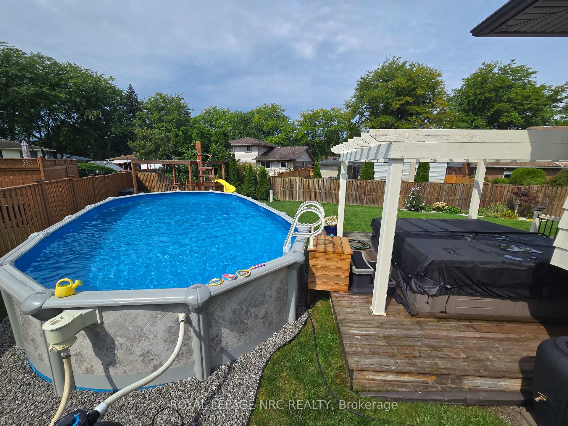 Photo 29 of 18 Deanna Crescent, St. Catharines, Martindale Pond — HOMEH