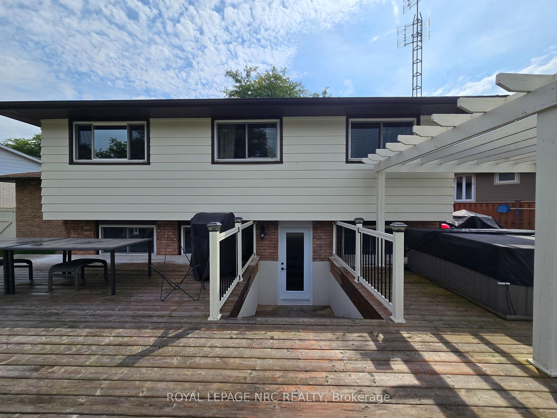 Photo 33 of 18 Deanna Crescent, St. Catharines, Martindale Pond — HOMEH