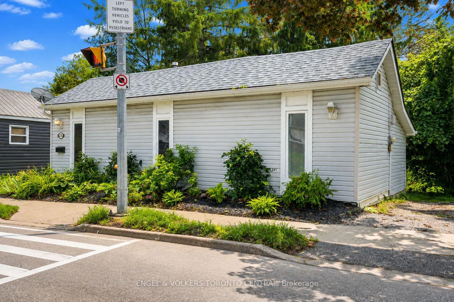Photo 10 of 204 Cox Mill Road, Barrie, Painswick North — HOMEH