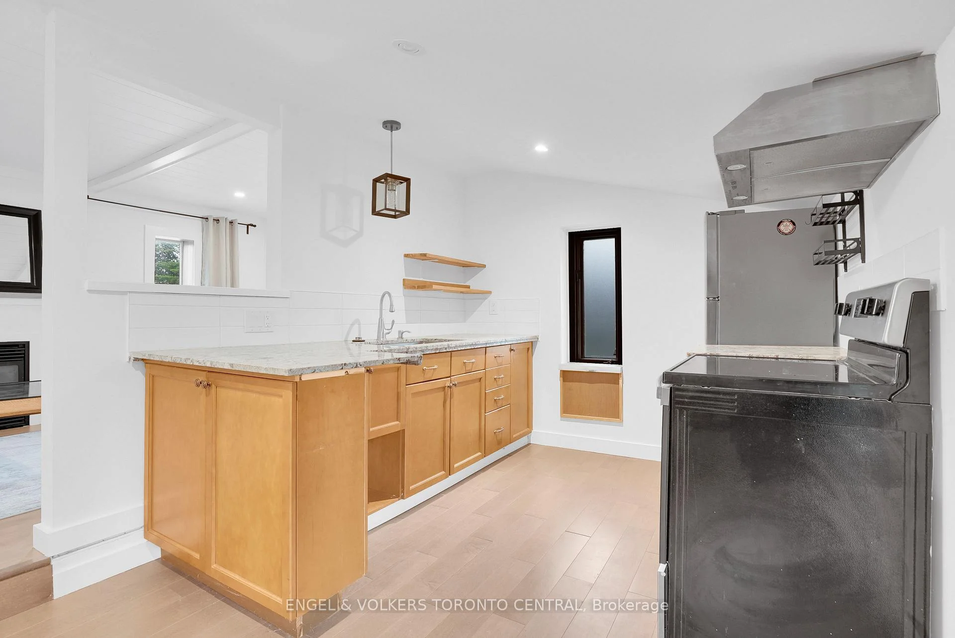 Photo 16 of 204 Cox Mill Road, Barrie, Painswick North — HOMEH
