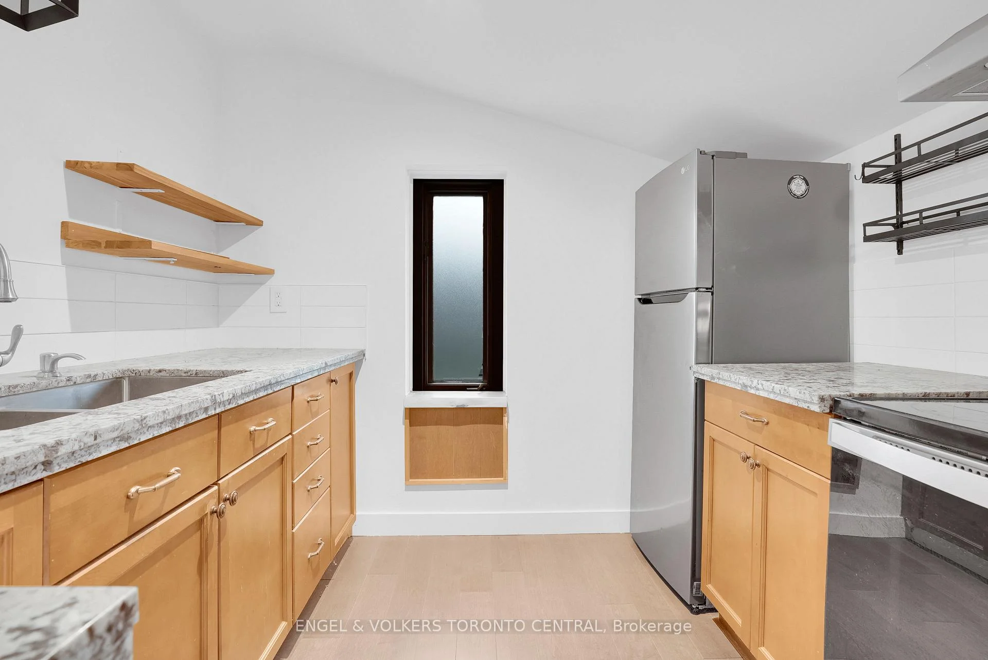 Photo 17 of 204 Cox Mill Road, Barrie, Painswick North — HOMEH