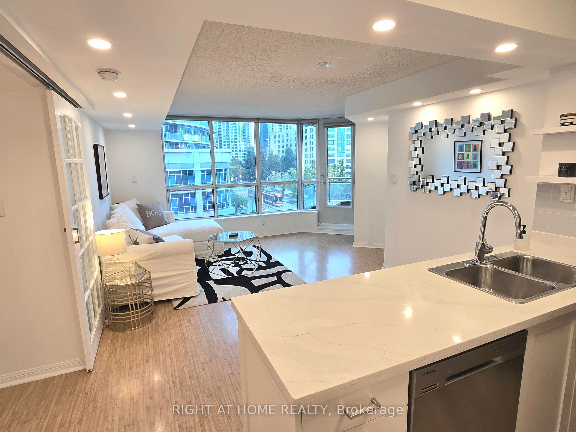Photo 3 of Unit 506, 228 Queens Quay W, Toronto, Waterfront Communities — HOMEH