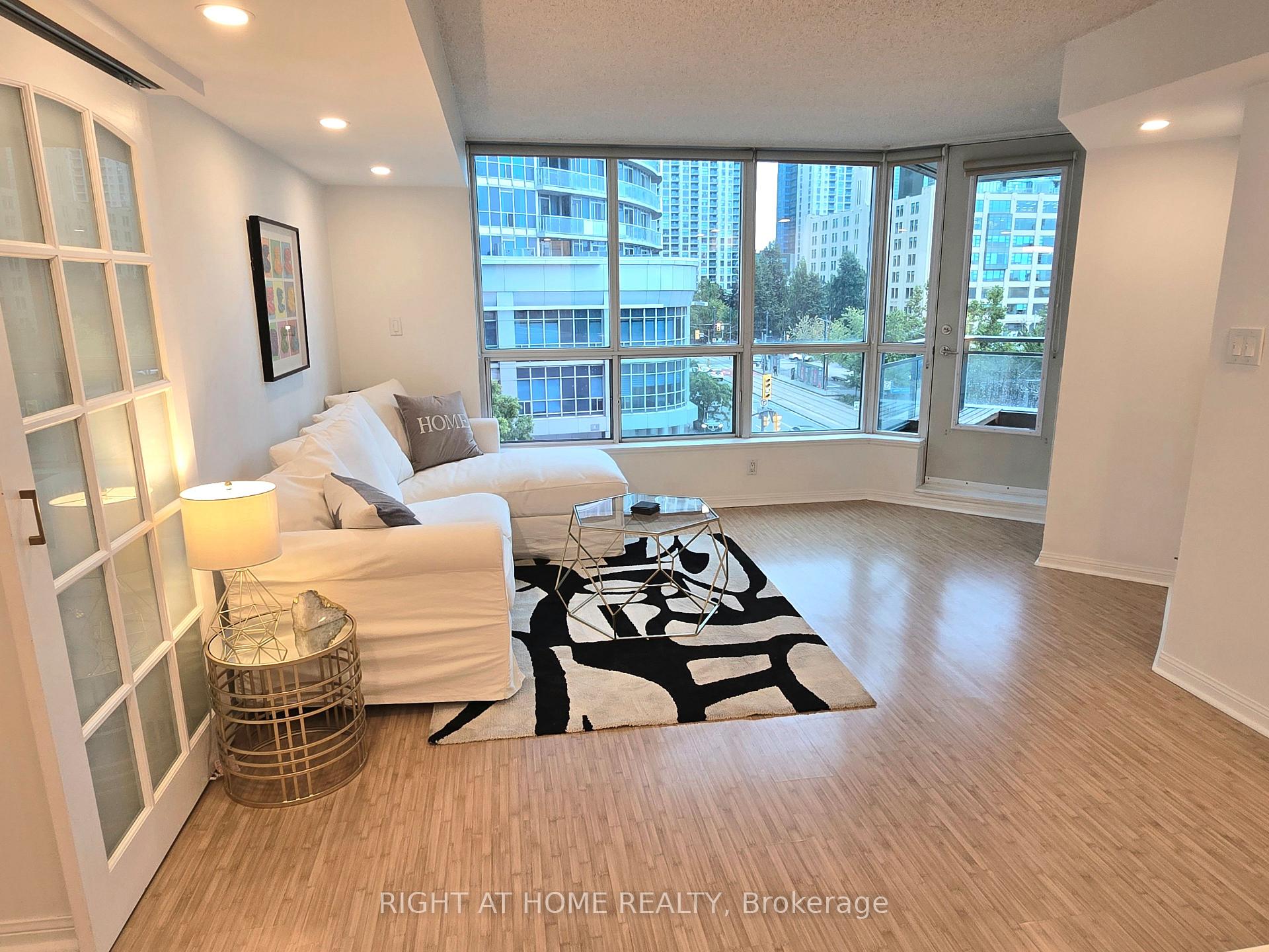 Photo 4 of Unit 506, 228 Queens Quay W, Toronto, Waterfront Communities — HOMEH
