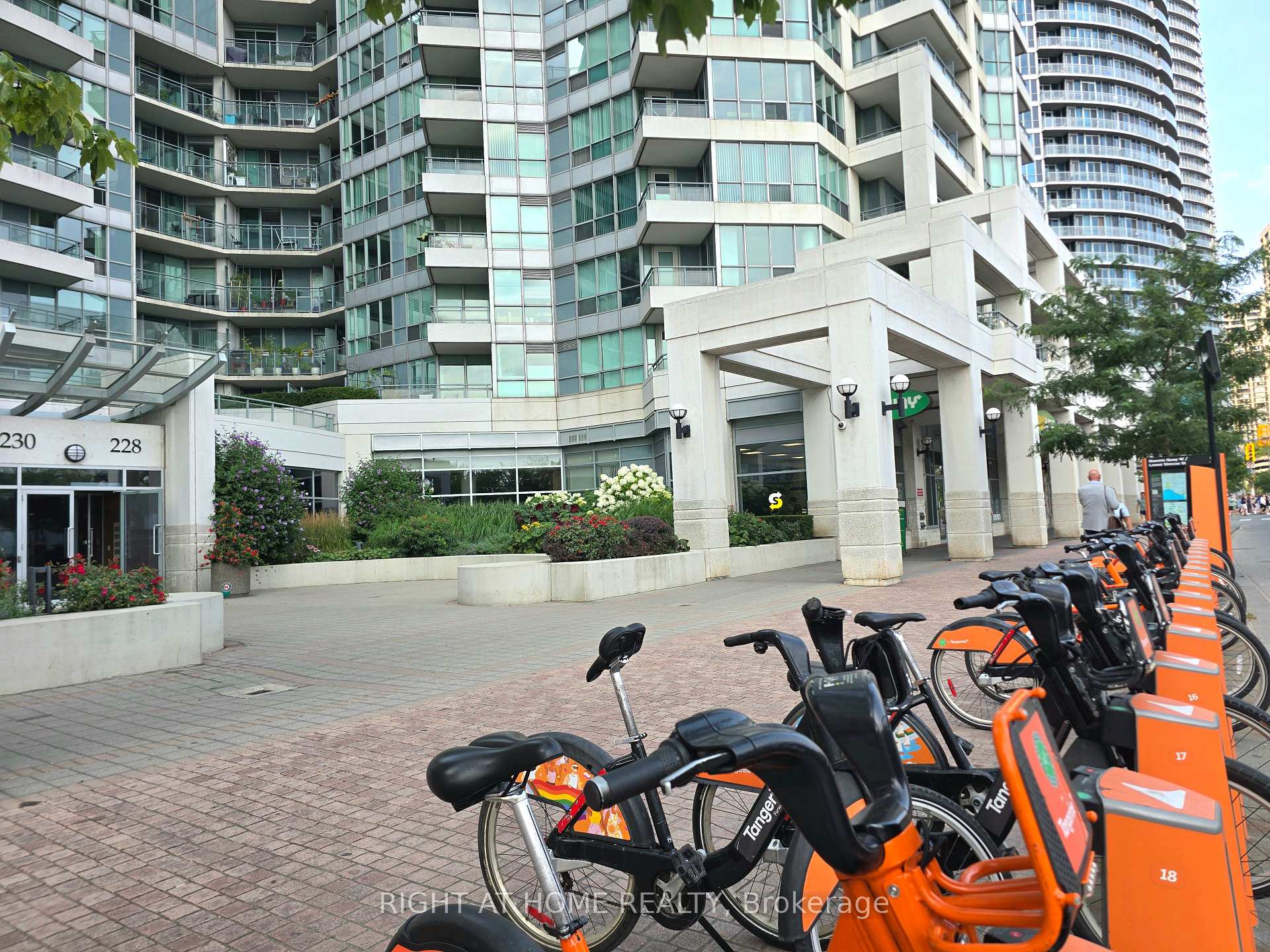 Photo 38 of Unit 506, 228 Queens Quay W, Toronto, Waterfront Communities — HOMEH