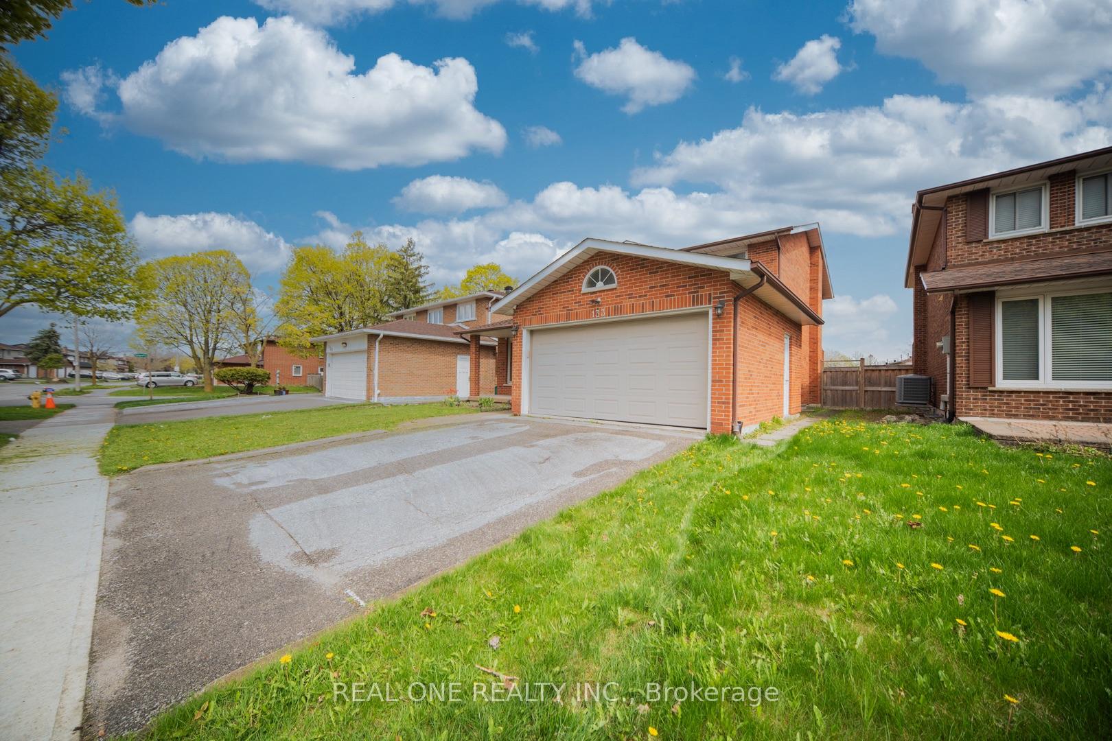Photo 3 of 133 Risebrough Circuit, Markham, Milliken Mills West — HOMEH