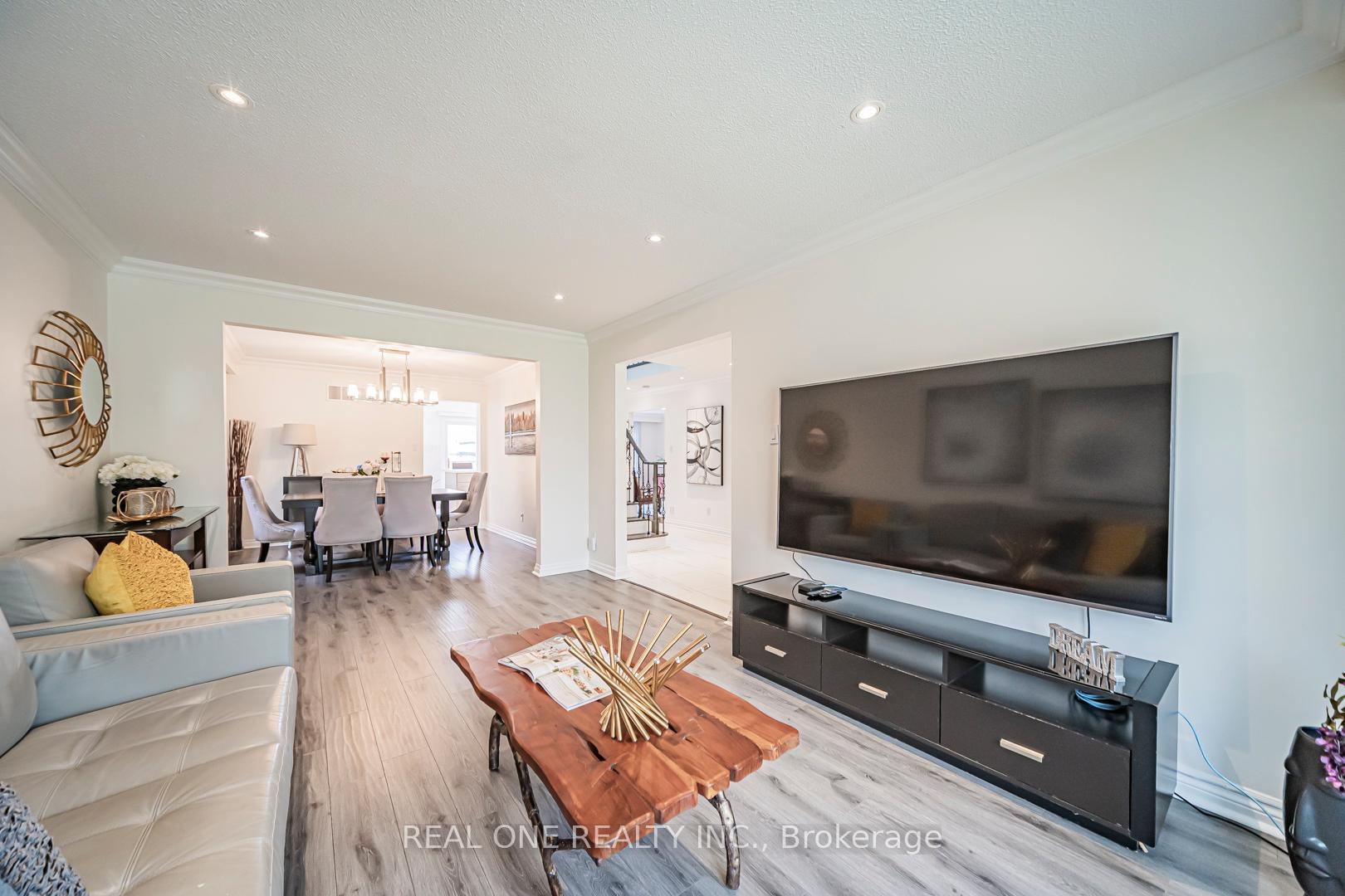 Photo 6 of 133 Risebrough Circuit, Markham, Milliken Mills West — HOMEH