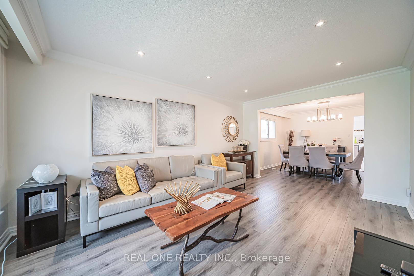 Photo 7 of 133 Risebrough Circuit, Markham, Milliken Mills West — HOMEH