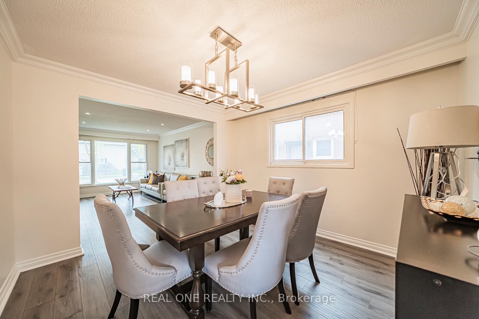 Photo 9 of 133 Risebrough Circuit, Markham, Milliken Mills West — HOMEH