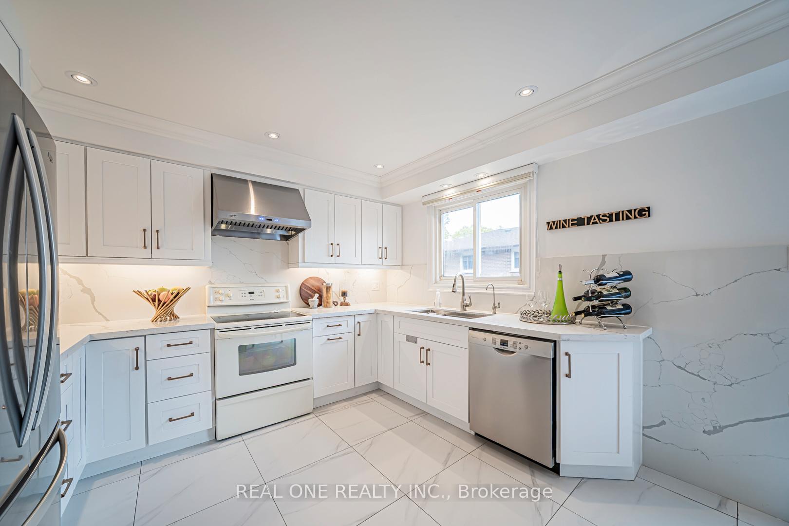 Photo 10 of 133 Risebrough Circuit, Markham, Milliken Mills West — HOMEH