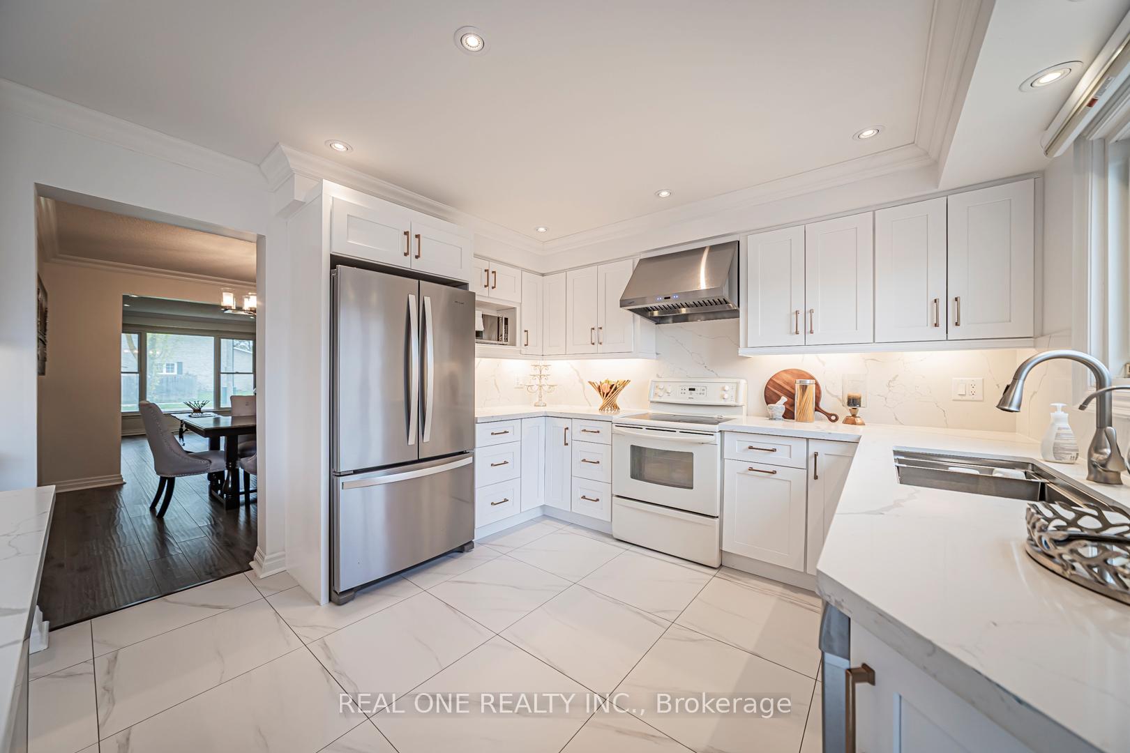 Photo 11 of 133 Risebrough Circuit, Markham, Milliken Mills West — HOMEH