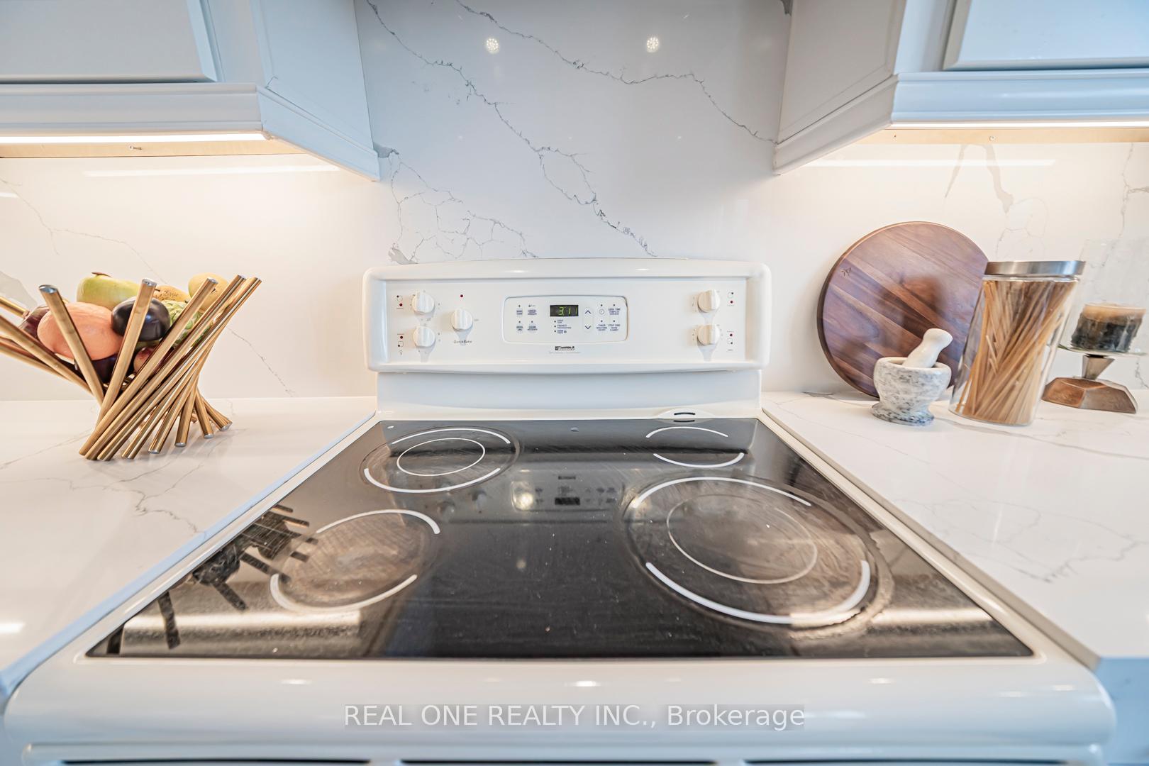 Photo 12 of 133 Risebrough Circuit, Markham, Milliken Mills West — HOMEH