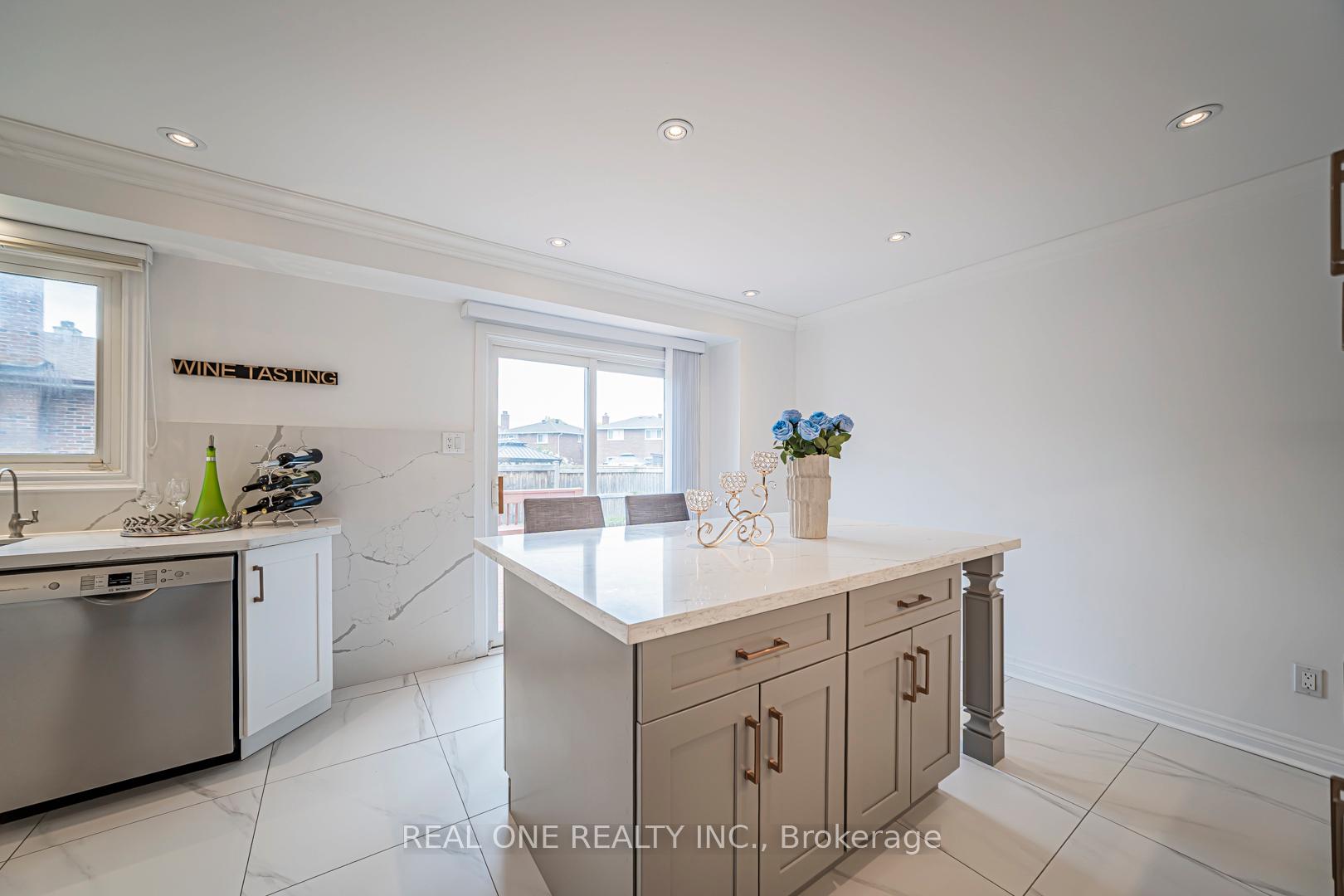 Photo 14 of 133 Risebrough Circuit, Markham, Milliken Mills West — HOMEH
