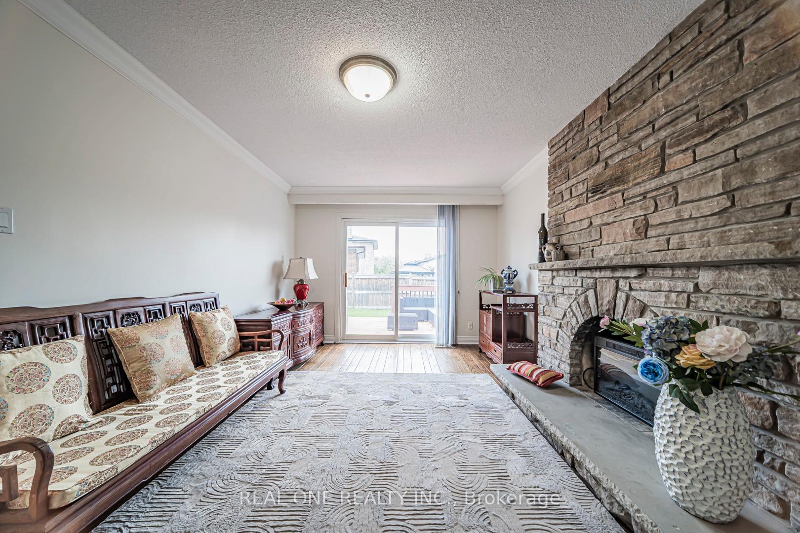 Photo 15 of 133 Risebrough Circuit, Markham, Milliken Mills West — HOMEH