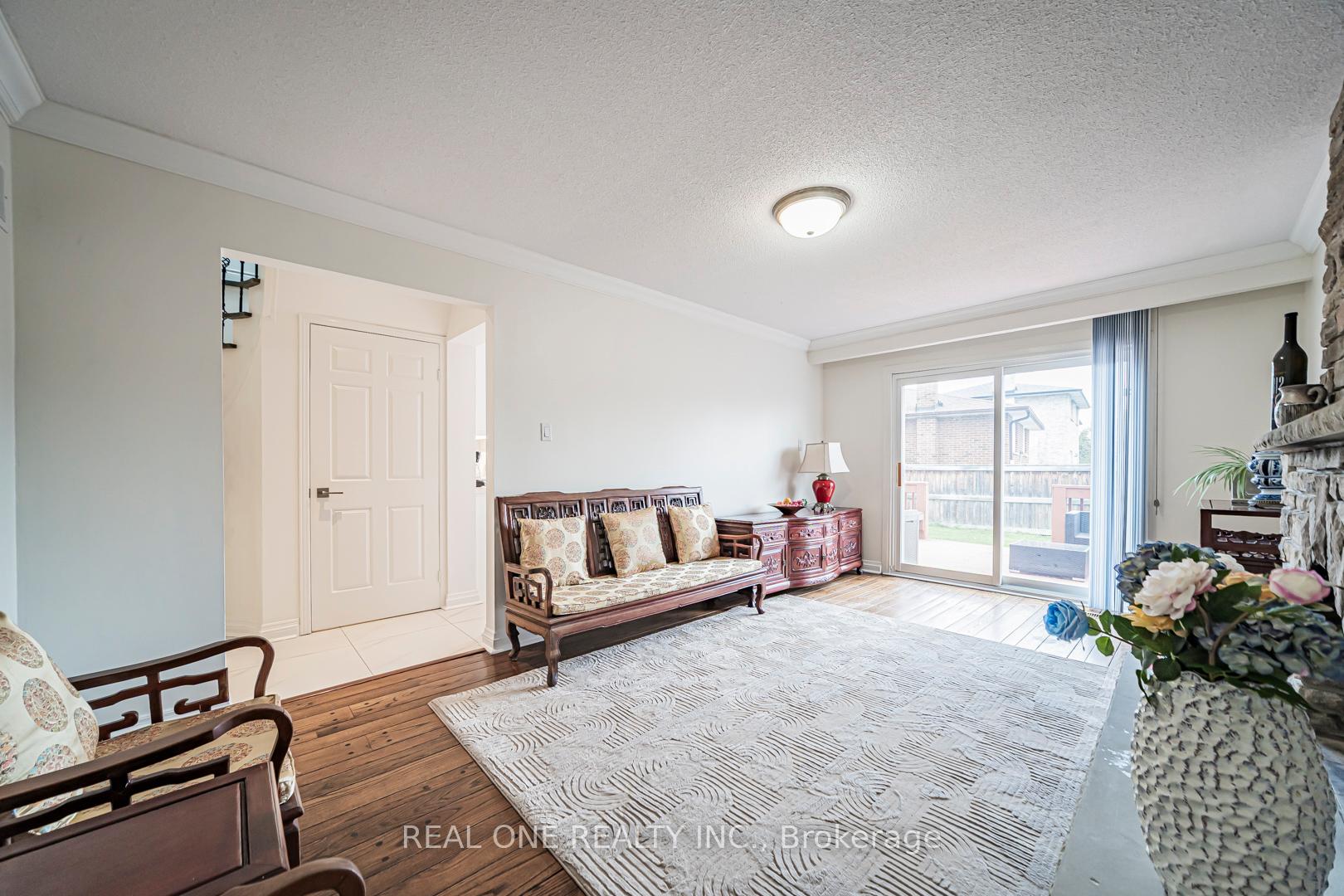 Photo 16 of 133 Risebrough Circuit, Markham, Milliken Mills West — HOMEH