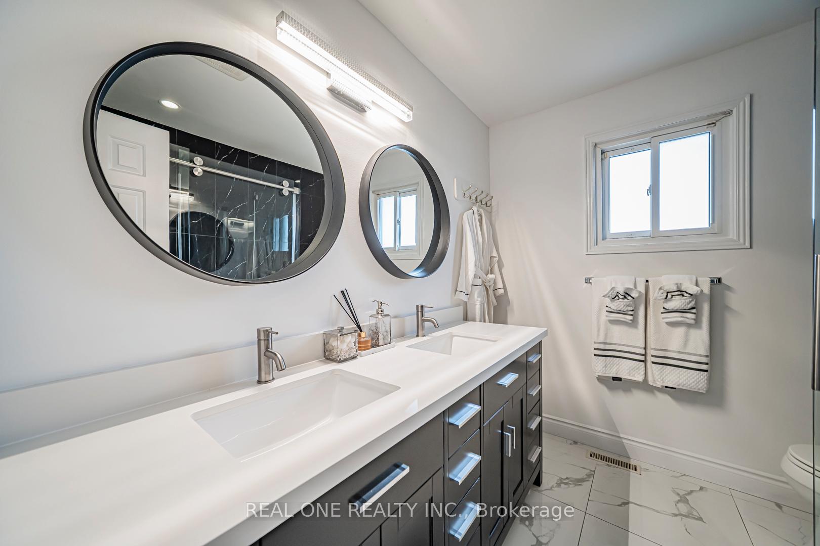 Photo 24 of 133 Risebrough Circuit, Markham, Milliken Mills West — HOMEH