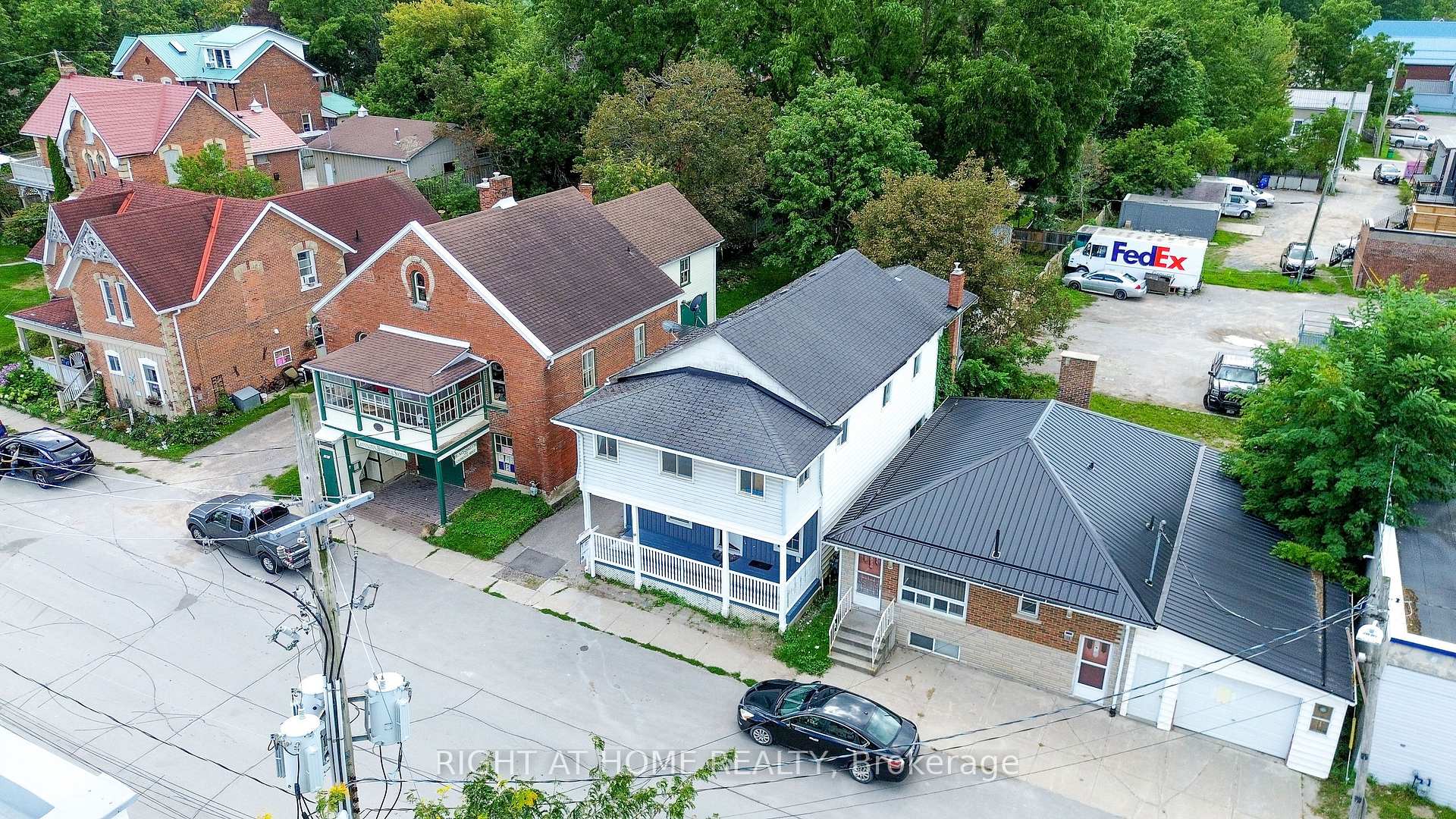 Photo of 17 Laidlaw St Street S