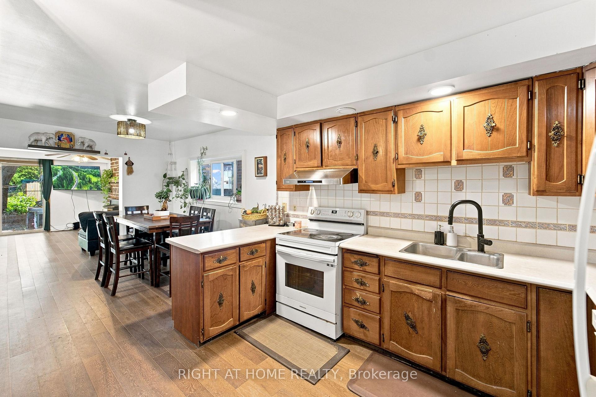 Photo 10 of 17 Laidlaw St Street S, Brock, Cannington — HOMEH