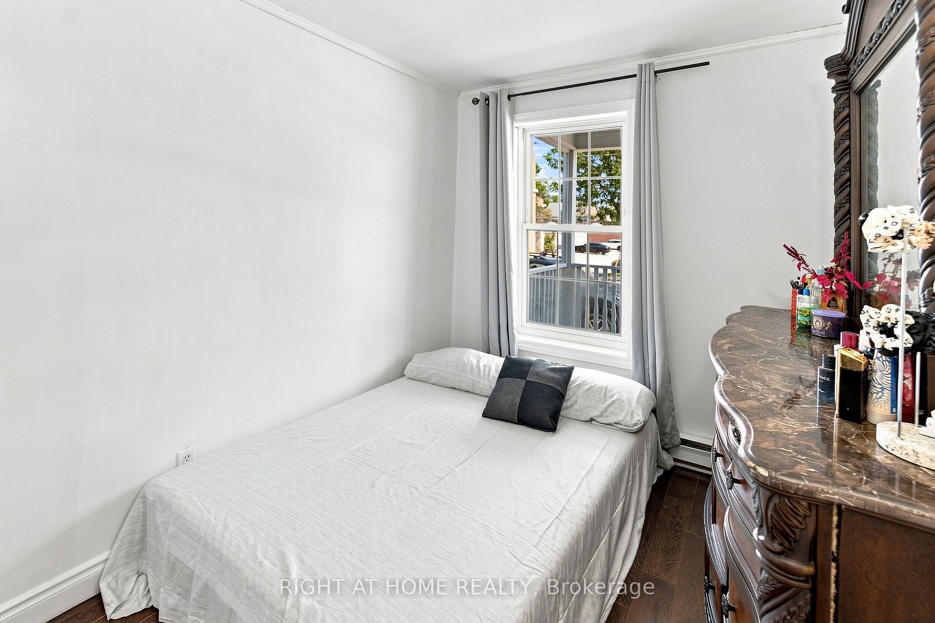 Photo 14 of 17 Laidlaw St Street S, Brock, Cannington — HOMEH