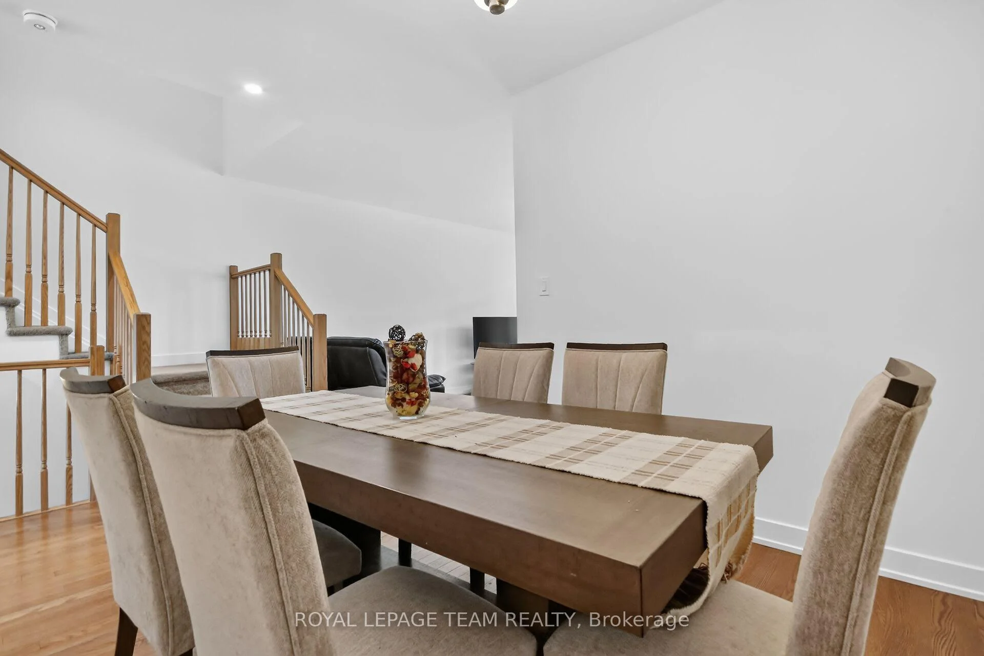 Photo 27 of 41 Moosonee Crescent, Ottawa, Riverside South/Gloucester Glen — HOMEH