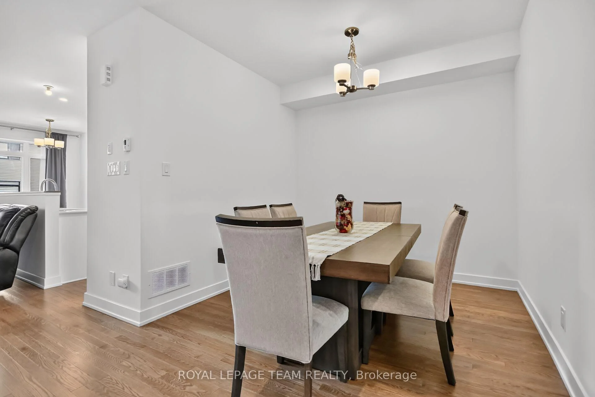 Photo 29 of 41 Moosonee Crescent, Ottawa, Riverside South/Gloucester Glen — HOMEH