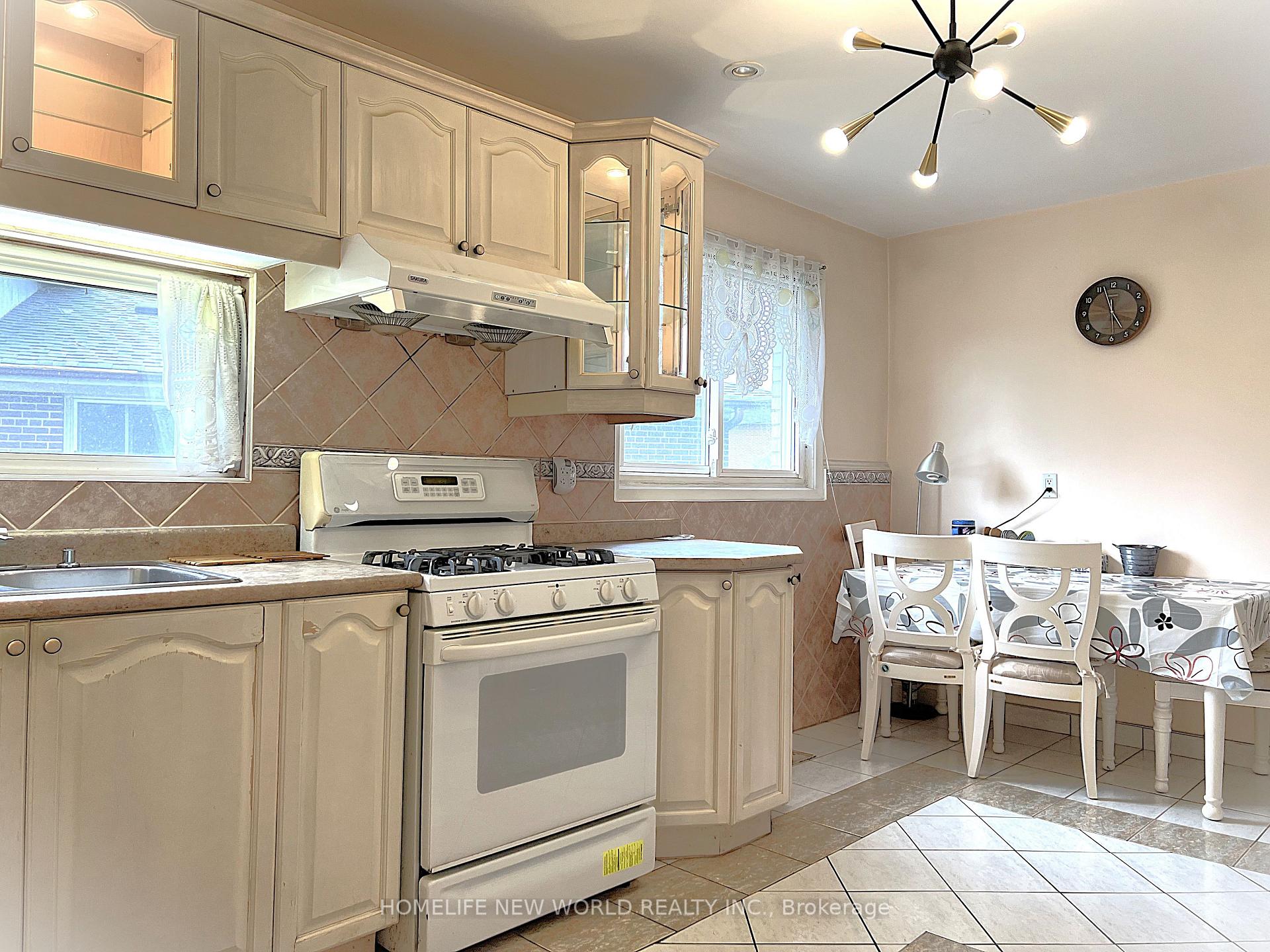Photo 5 of 28 Greyhound Drive, North York, Bayview Woods-Steeles — HOMEH