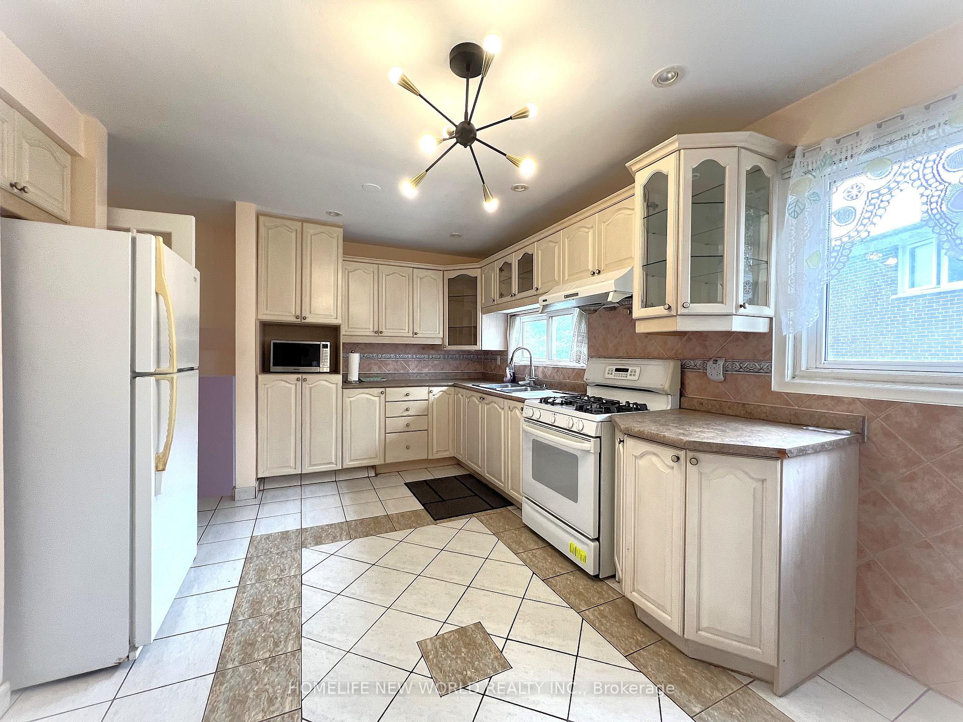 Photo 6 of 28 Greyhound Drive, North York, Bayview Woods-Steeles — HOMEH