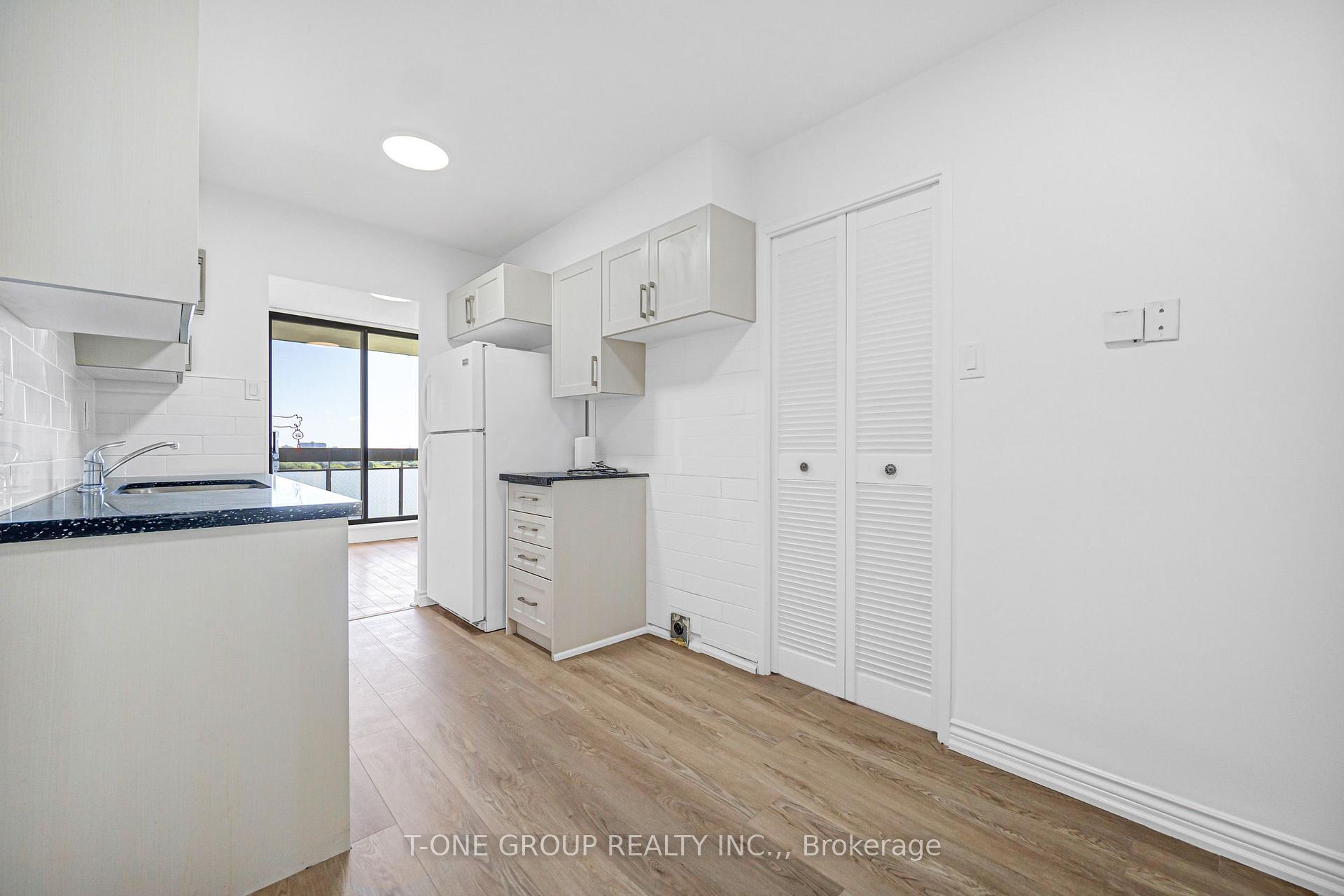 Front of Unit 1511, 350 Seneca Hill Drive
