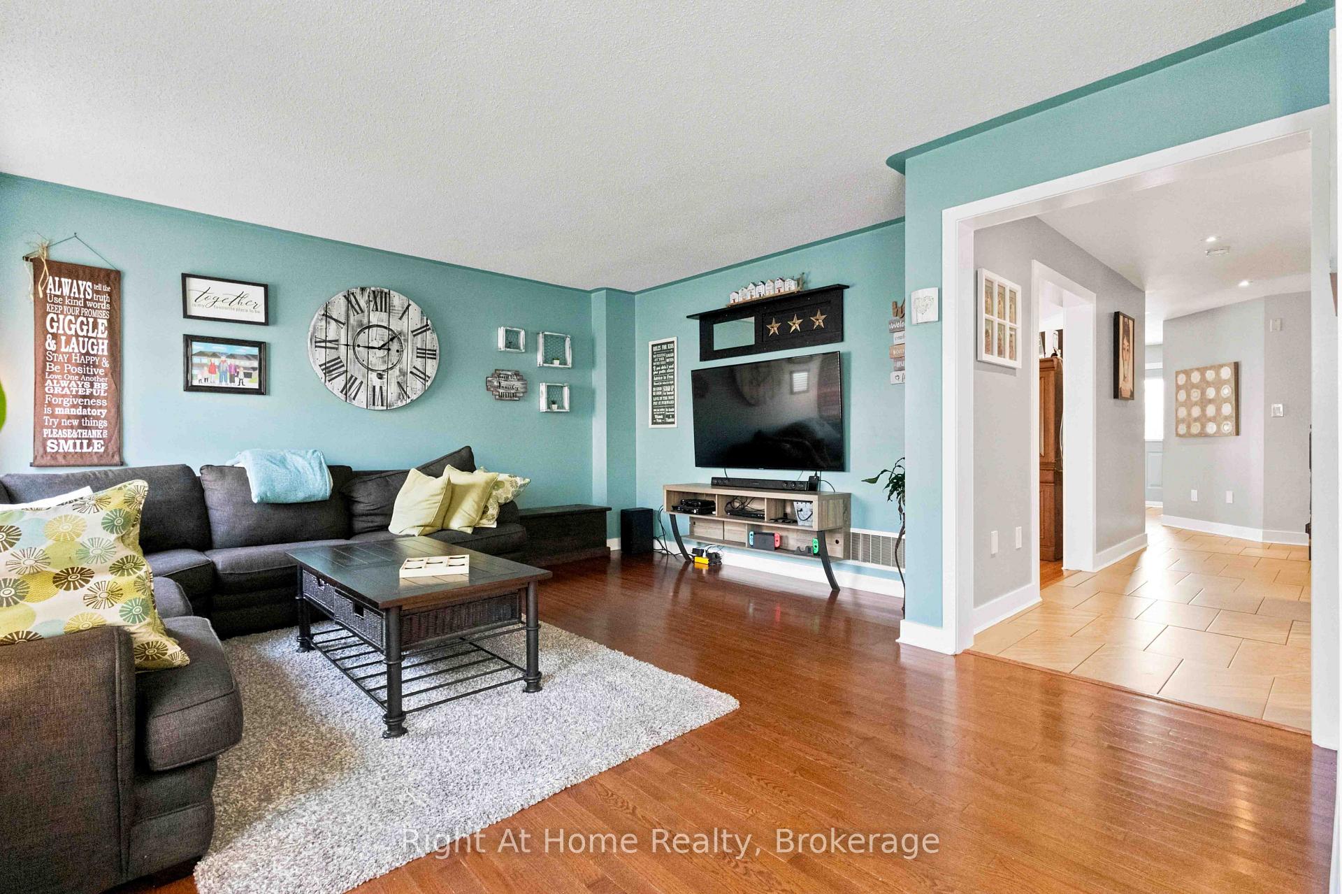 Photo 7 of 149 Dadson Drive, Clarington, Bowmanville — HOMEH