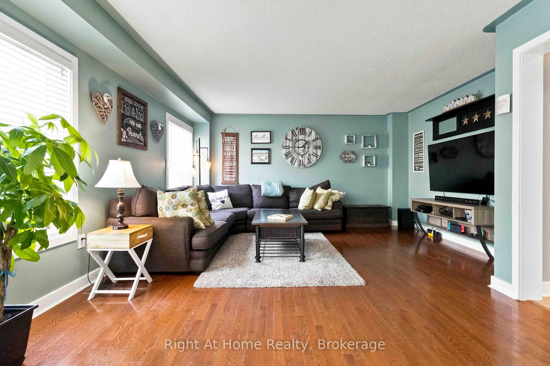 Photo 8 of 149 Dadson Drive, Clarington, Bowmanville — HOMEH