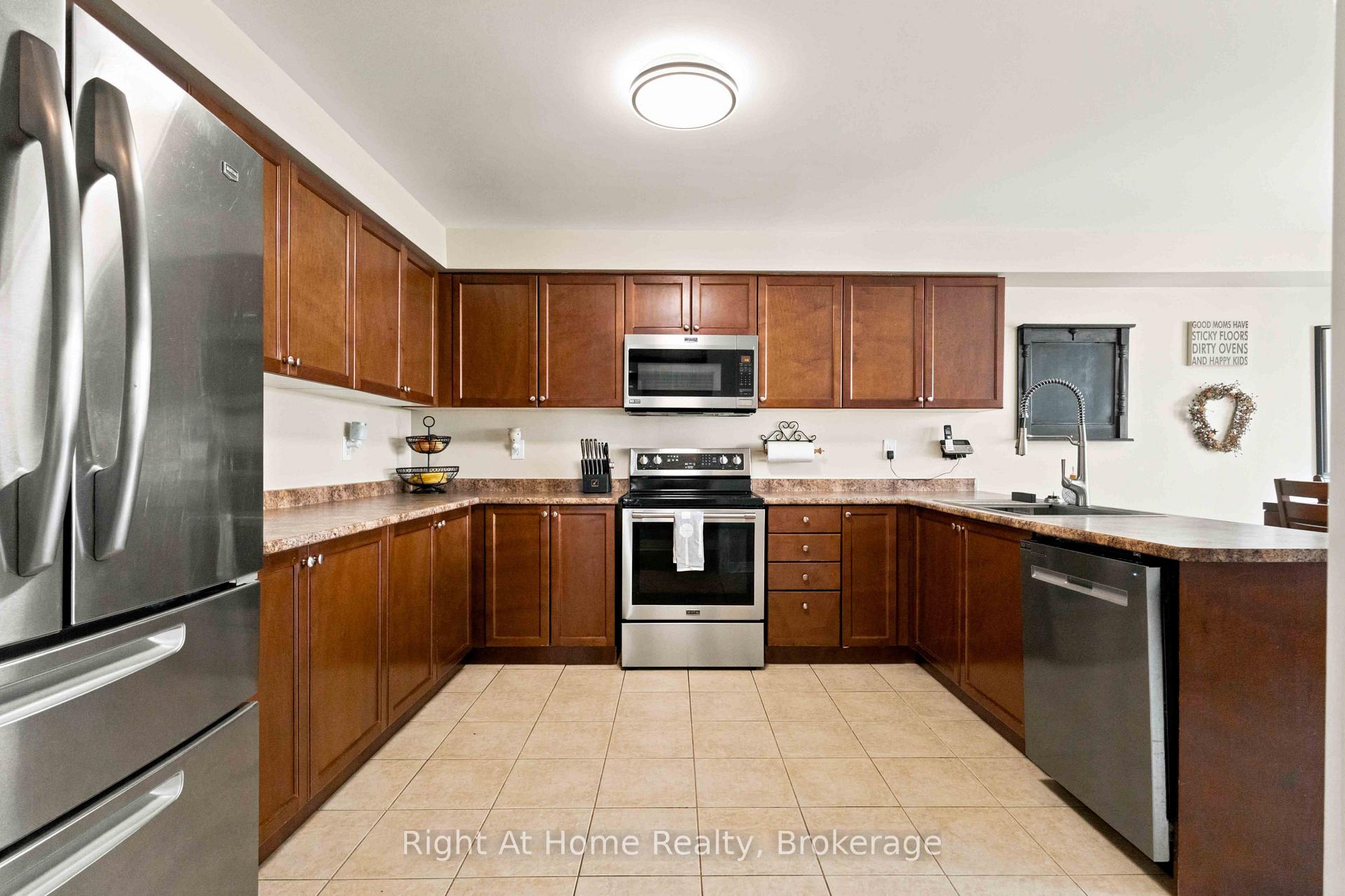 Photo 11 of 149 Dadson Drive, Clarington, Bowmanville — HOMEH