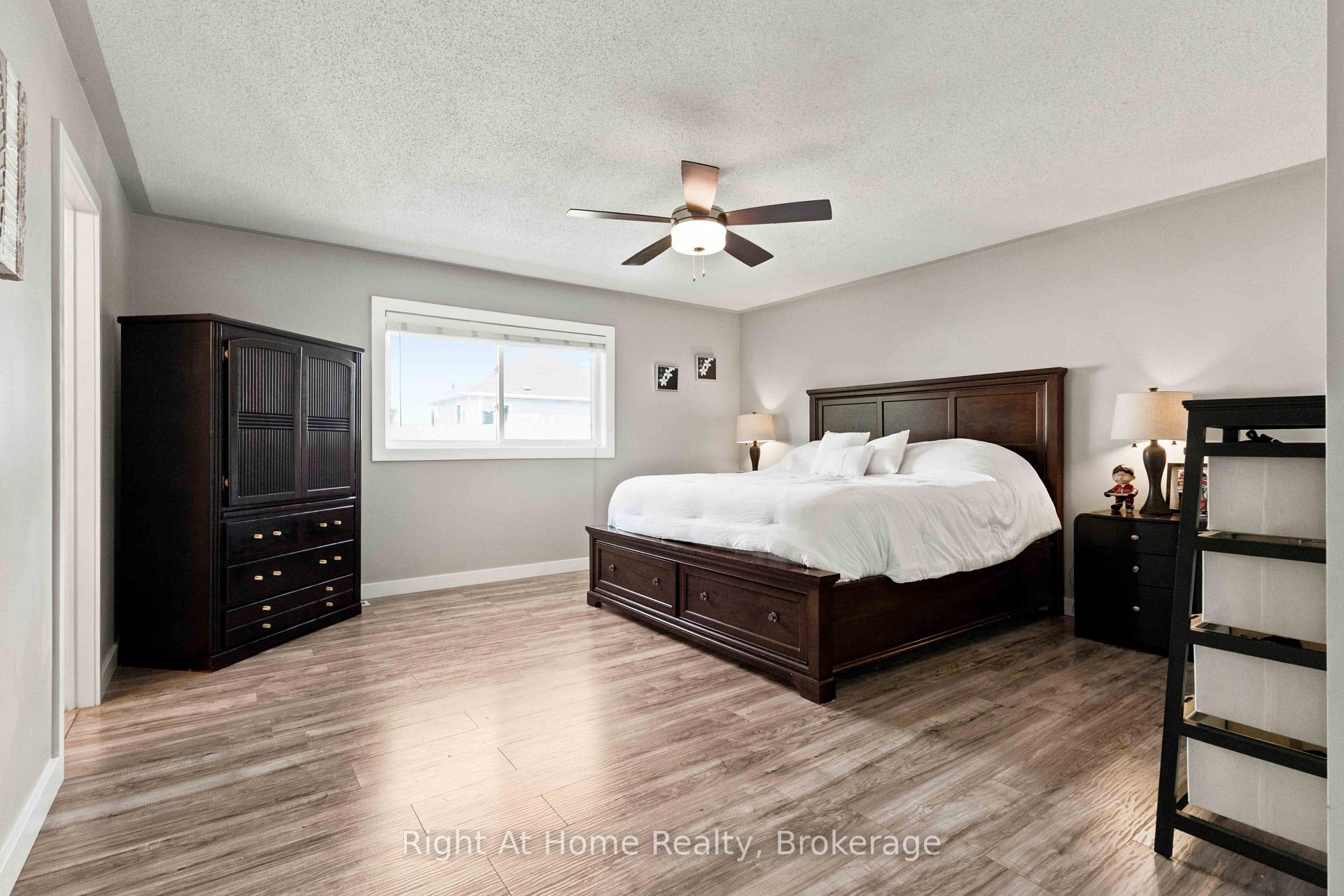 Photo 14 of 149 Dadson Drive, Clarington, Bowmanville — HOMEH