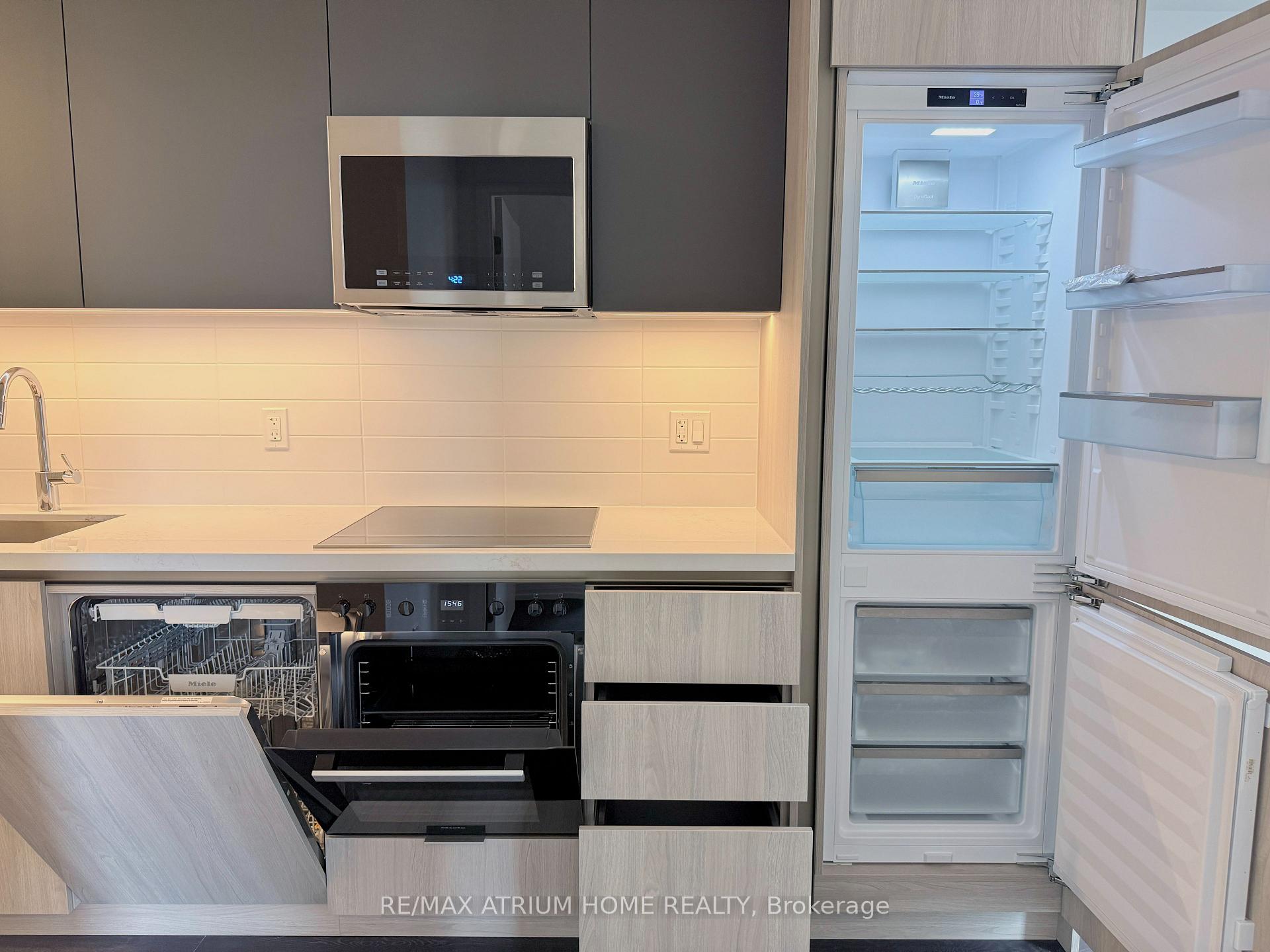 Photo 3 of Unit 2322, 400 King Street W, Toronto, Waterfront Communities — HOMEH