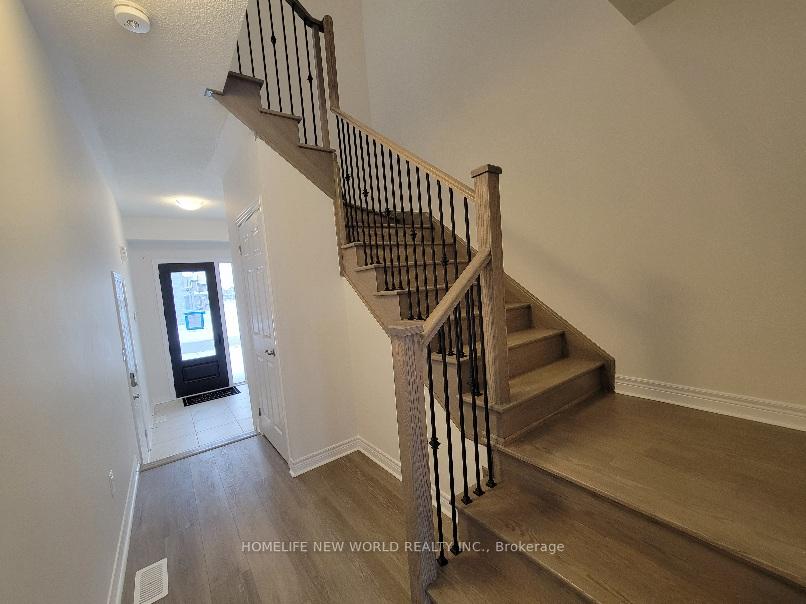 Photo 4 of 188 Mumbai Drive, Markham, Middlefield — HOMEH